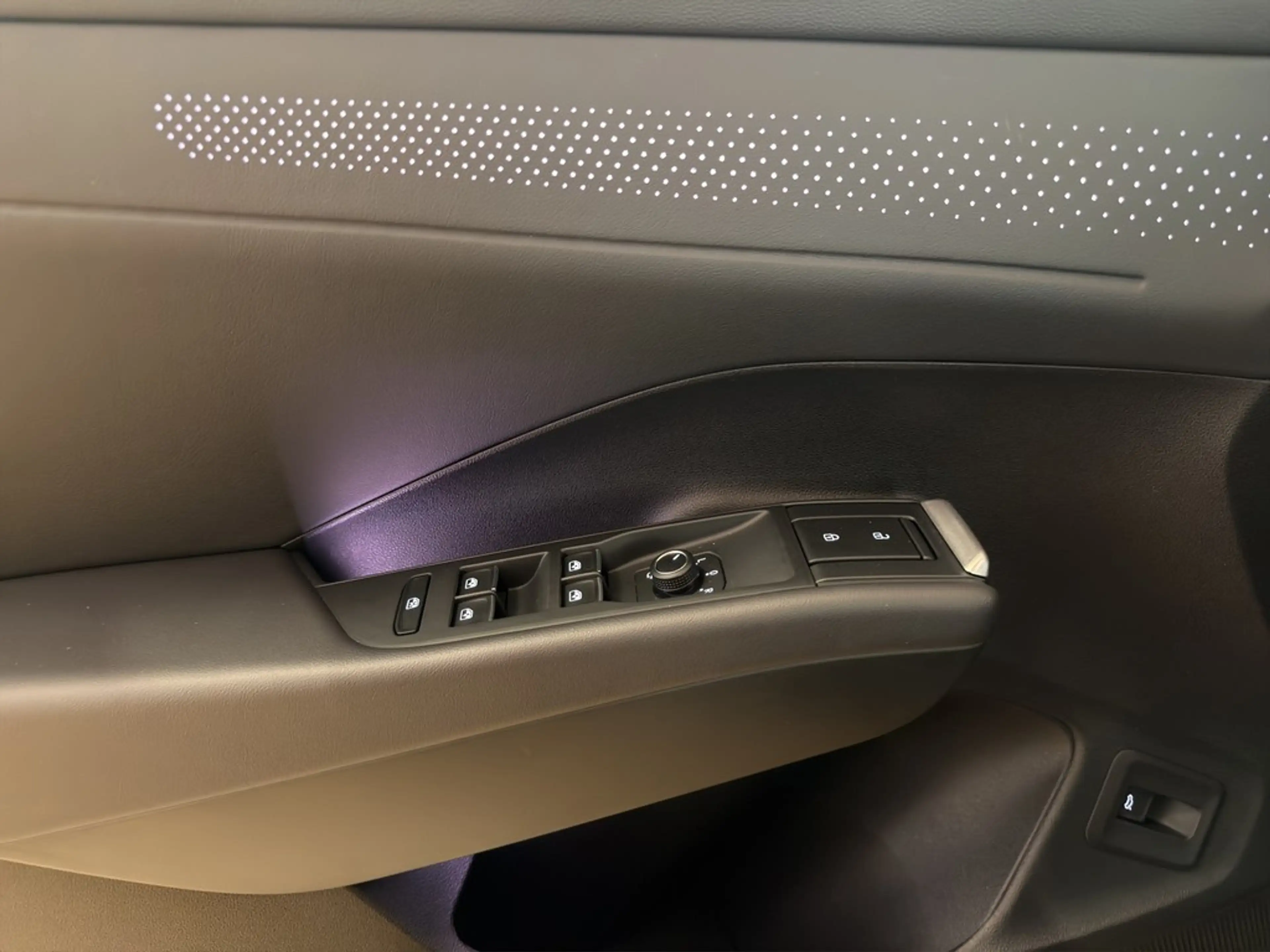 Volkswagen T-Roc 1.5 eTSI Automatik R-Line Kamera SzHzg ACC SzHzg — photo 2