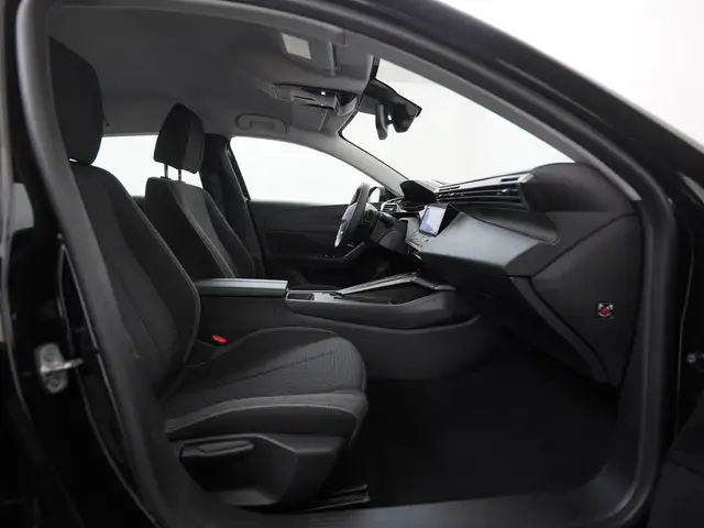 Peugeot 308 view 3