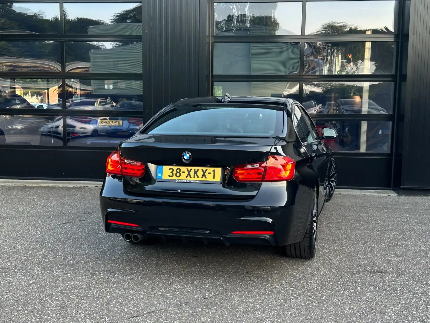 BMW 328 3-serie 328i M-Sport High Executive Xenon Navi Lee Zwart - 2