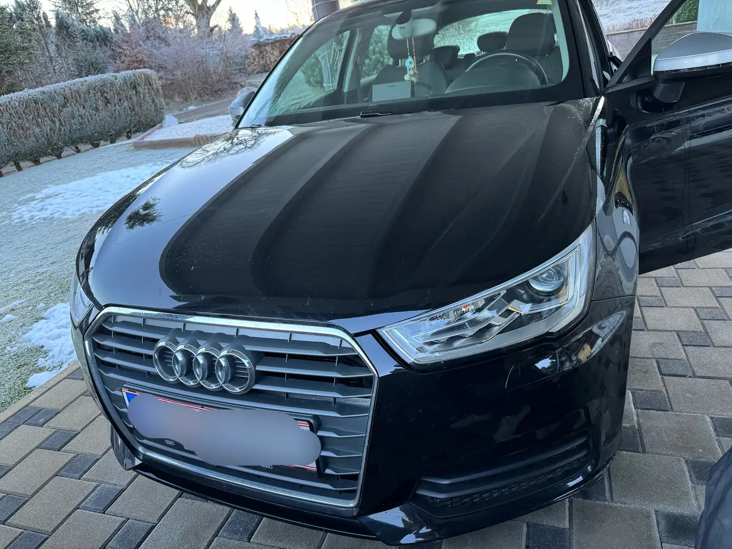 Audi A1 A1 SB 1,0 TFSI Sport Sport Schwarz - 2