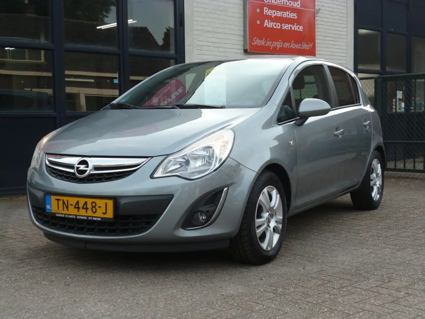 Opel Corsa 1.4 Satellite Gris - 1