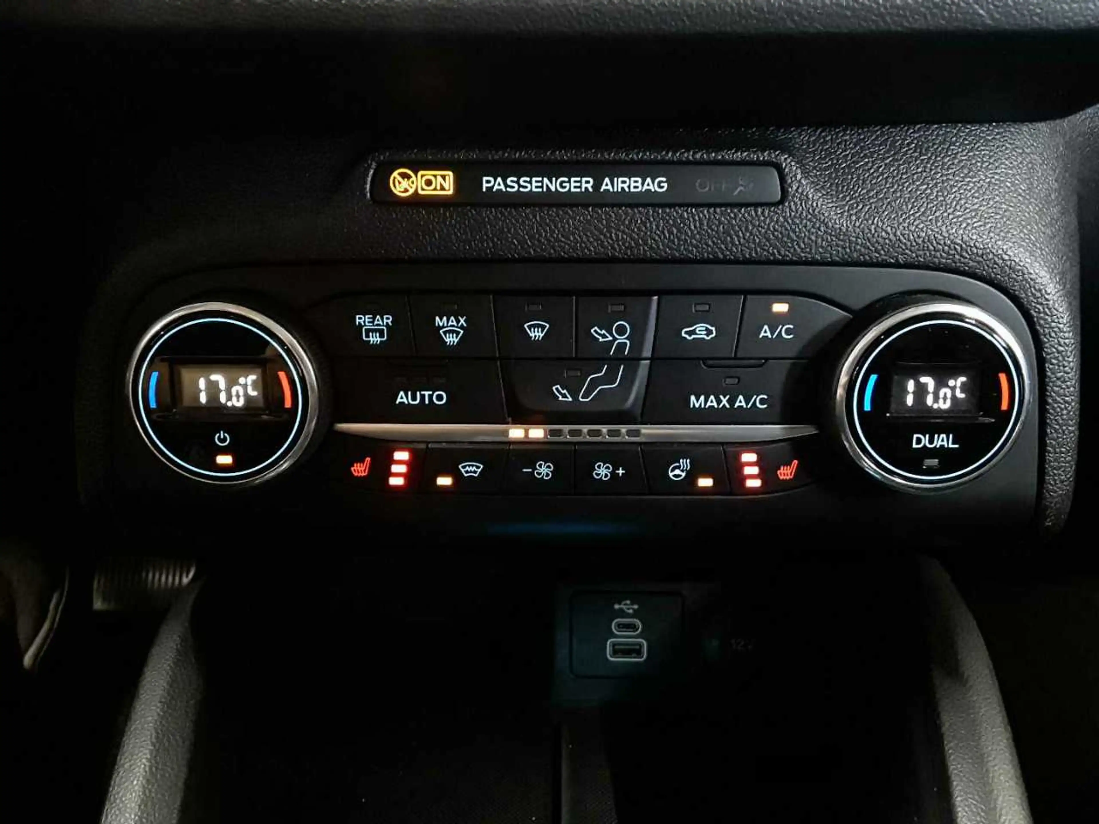 Ford Focus Focus Turnier 1.5 EB Aut. COOL&CONNECT — photo 16