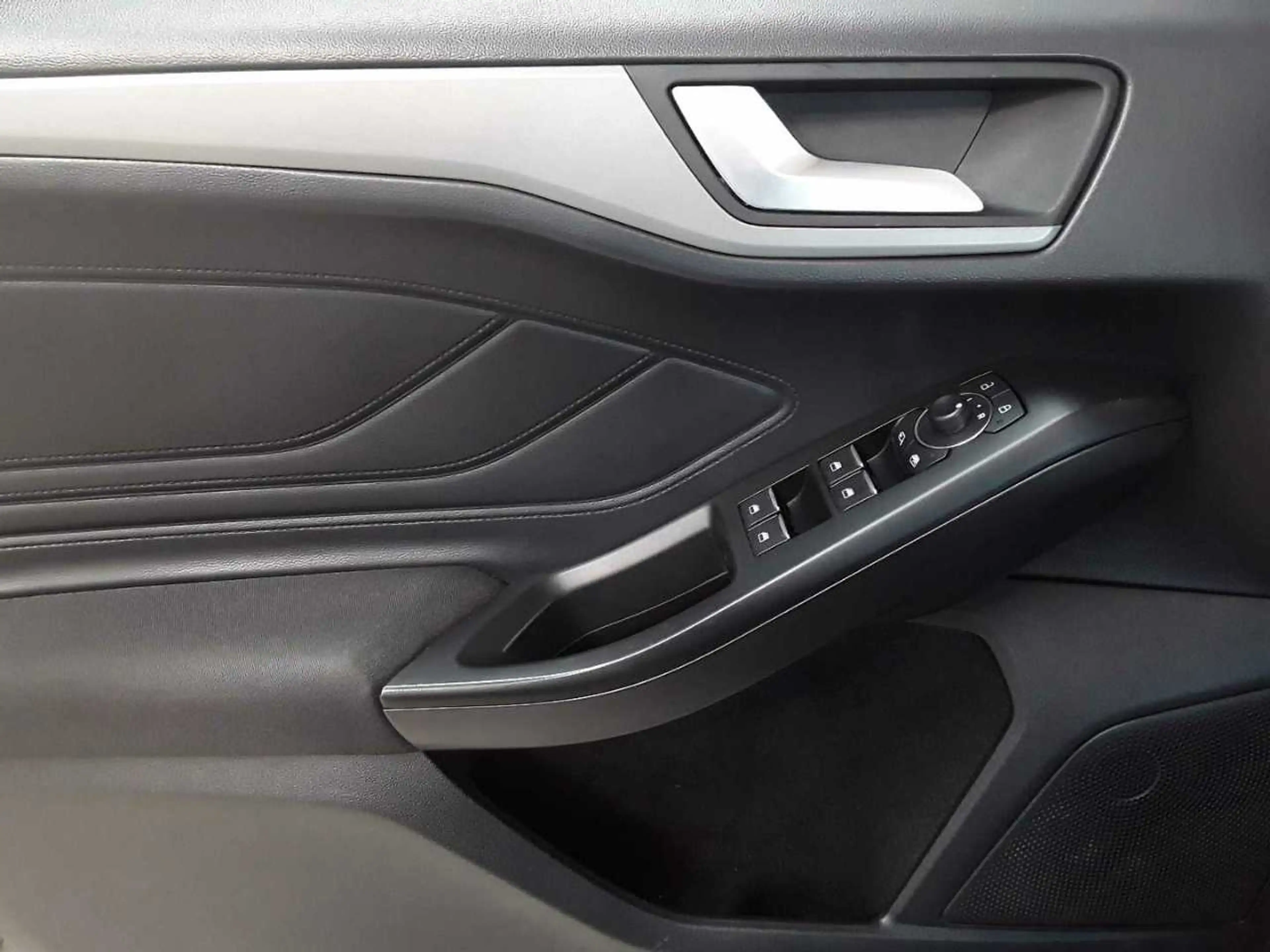 Ford Focus Focus Turnier 1.5 EB Aut. COOL&CONNECT — photo 4