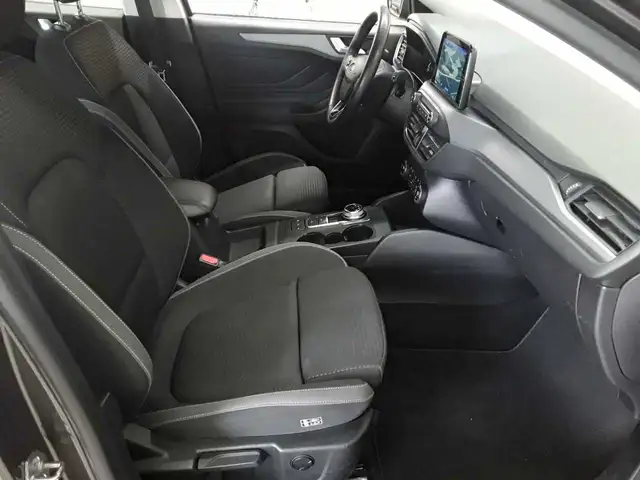 Ford Focus view 12