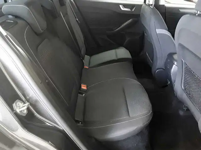 Ford Focus view 11