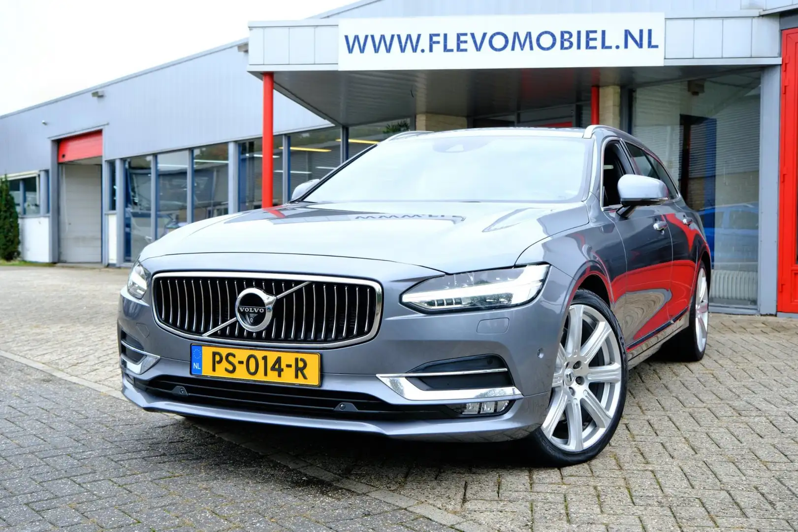 Volvo V90 2.0 T5 254pk Inscription Aut. Pano|Leder|Bowers&Wi Grijs - 1