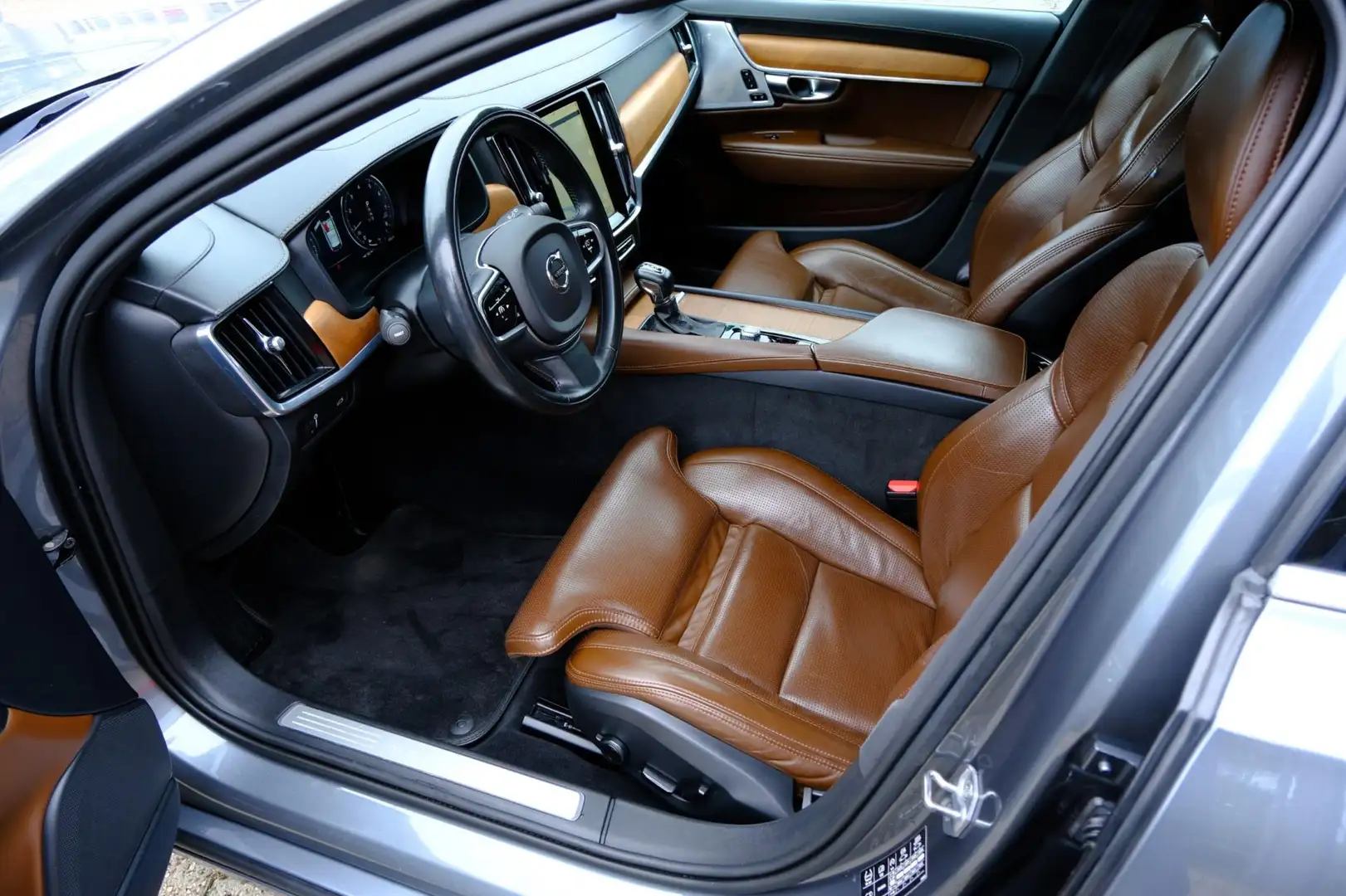 Volvo V90 2.0 T5 254pk Inscription Aut. Pano|Leder|Bowers&Wi Grijs - 2