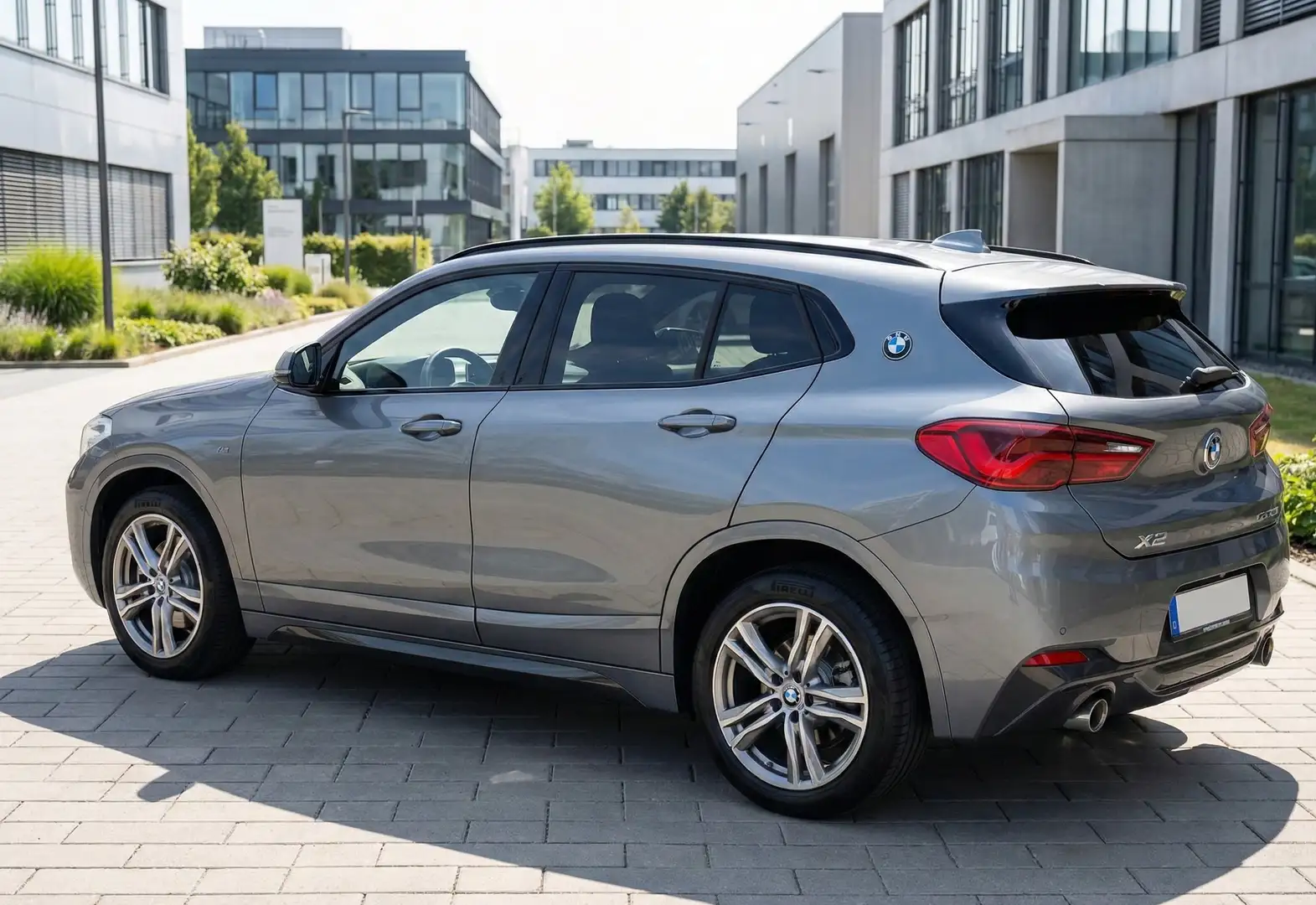 BMW X2 M X2 Plug-In-Hybrid xDrive25e Sport Grey - 2