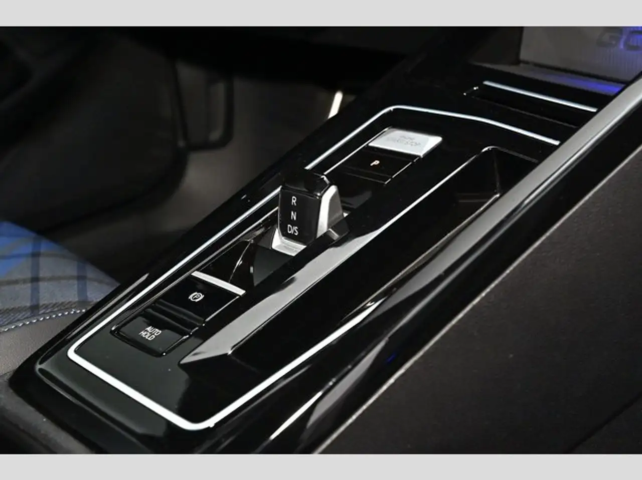 Volkswagen Golf VIII 2.0 TSI 4 Motion DSG R 12