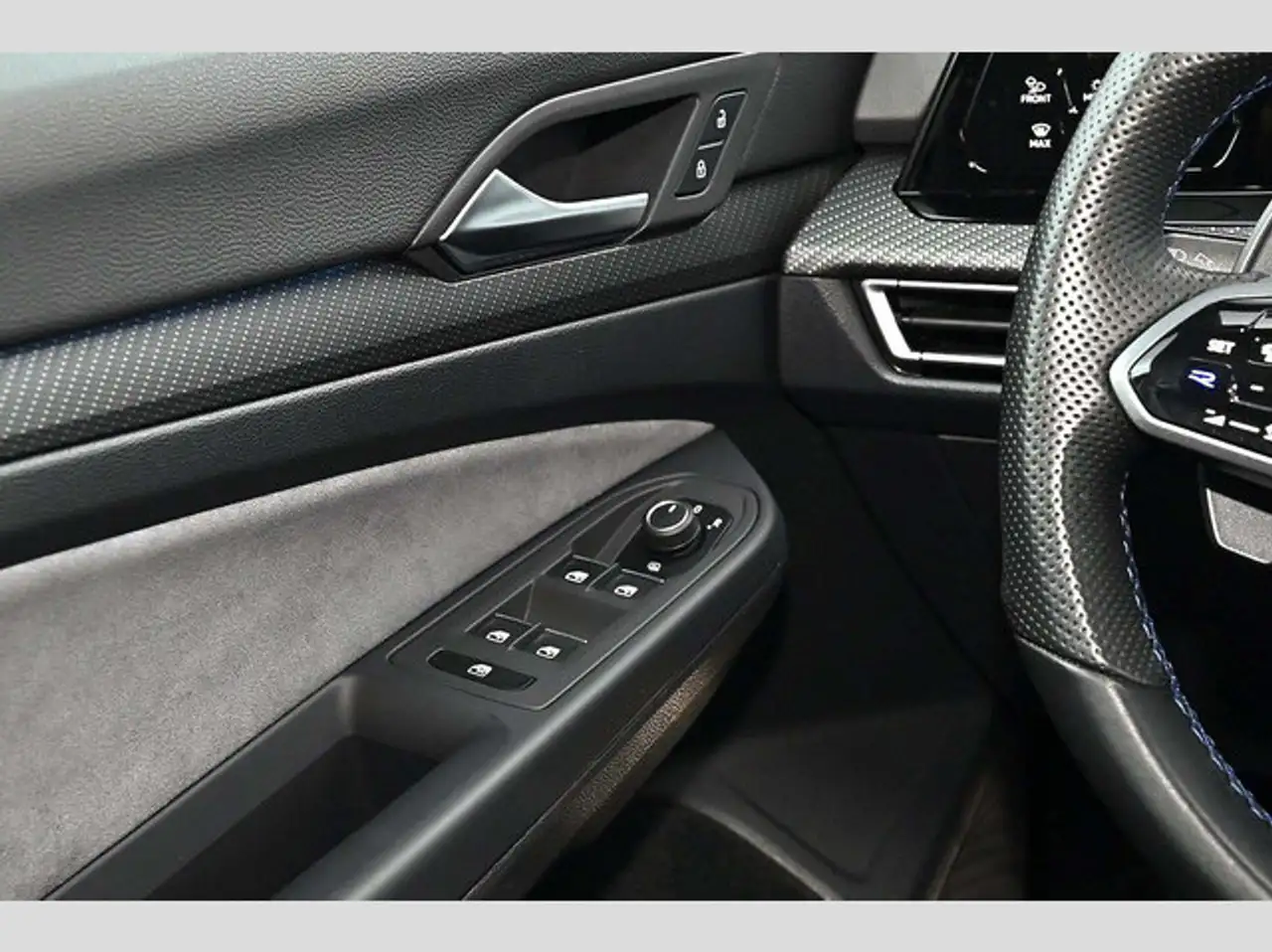 Volkswagen Golf VIII 2.0 TSI 4 Motion DSG R 16