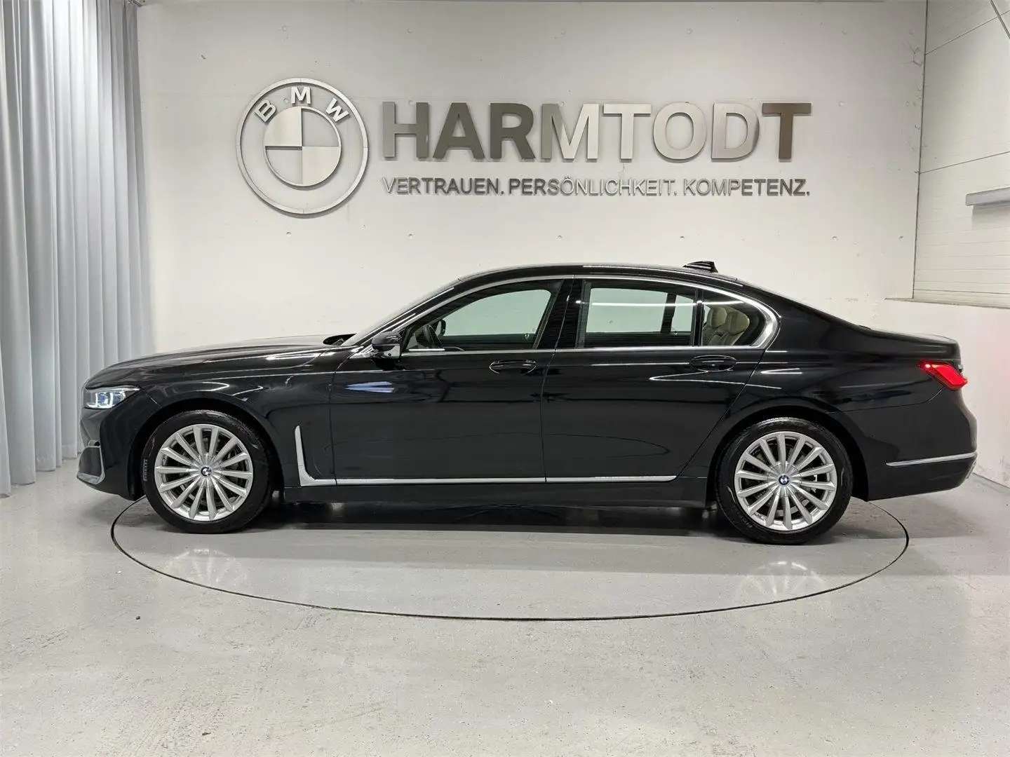 BMW 730 d xDrive Schwarz - 2