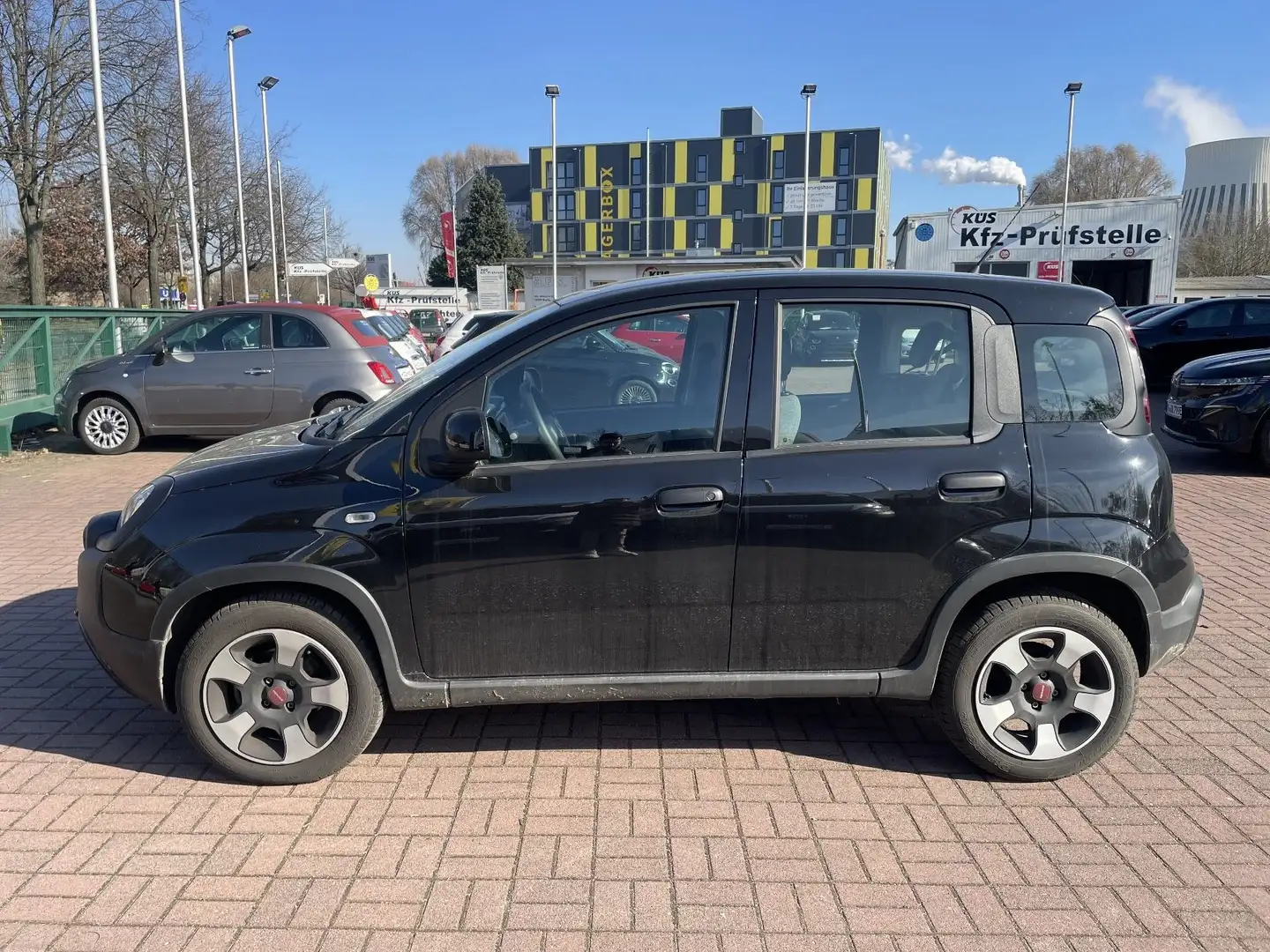 Fiat Panda MY22 Cross City Plus 1.0*Klima*Servo Schwarz - 2