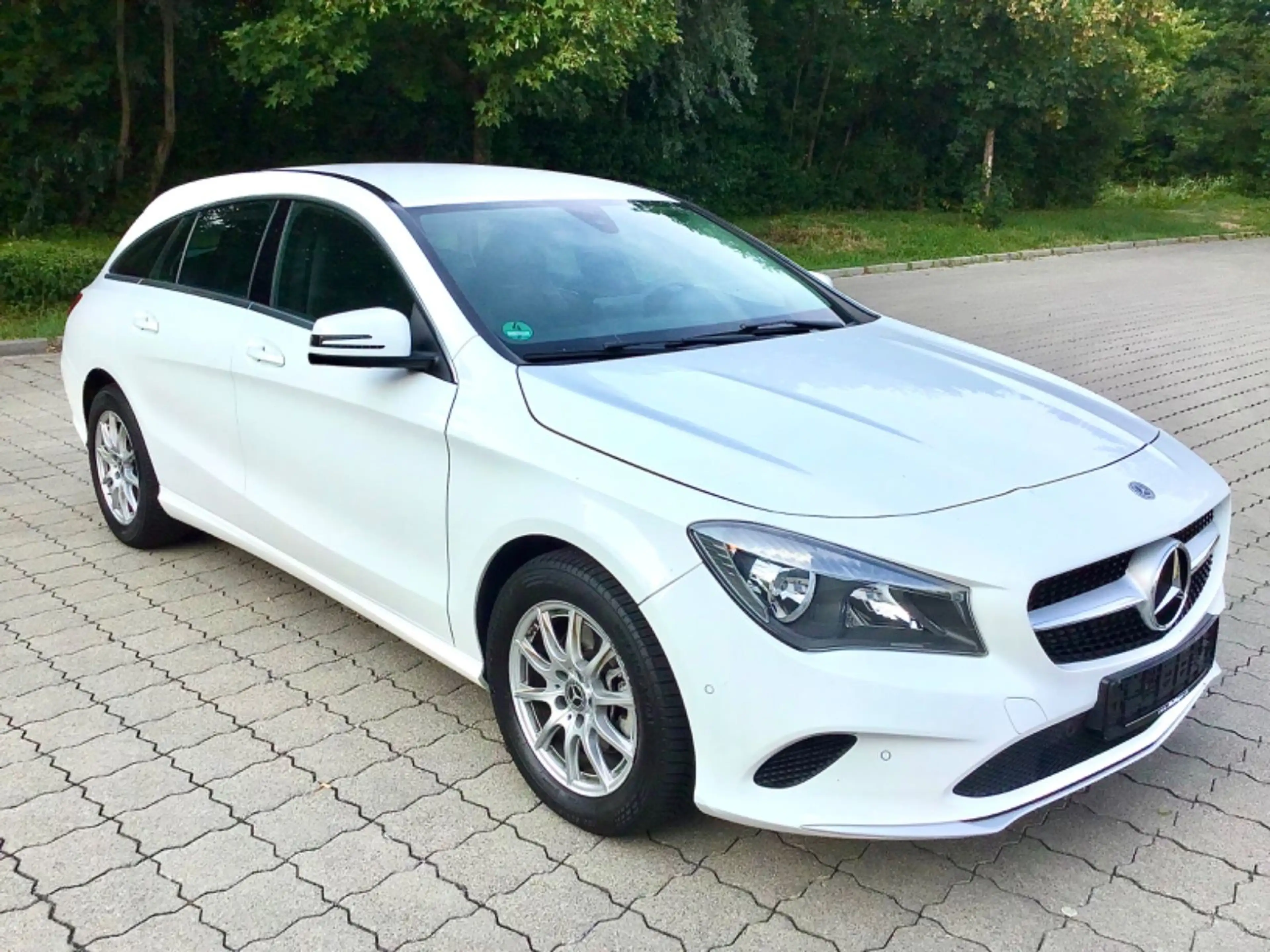 Mercedes-Benz CLA 200 CLA 200d Sh.Brake Aut. NAVI/PDC/AHK/SHZ-TÜV NEU!