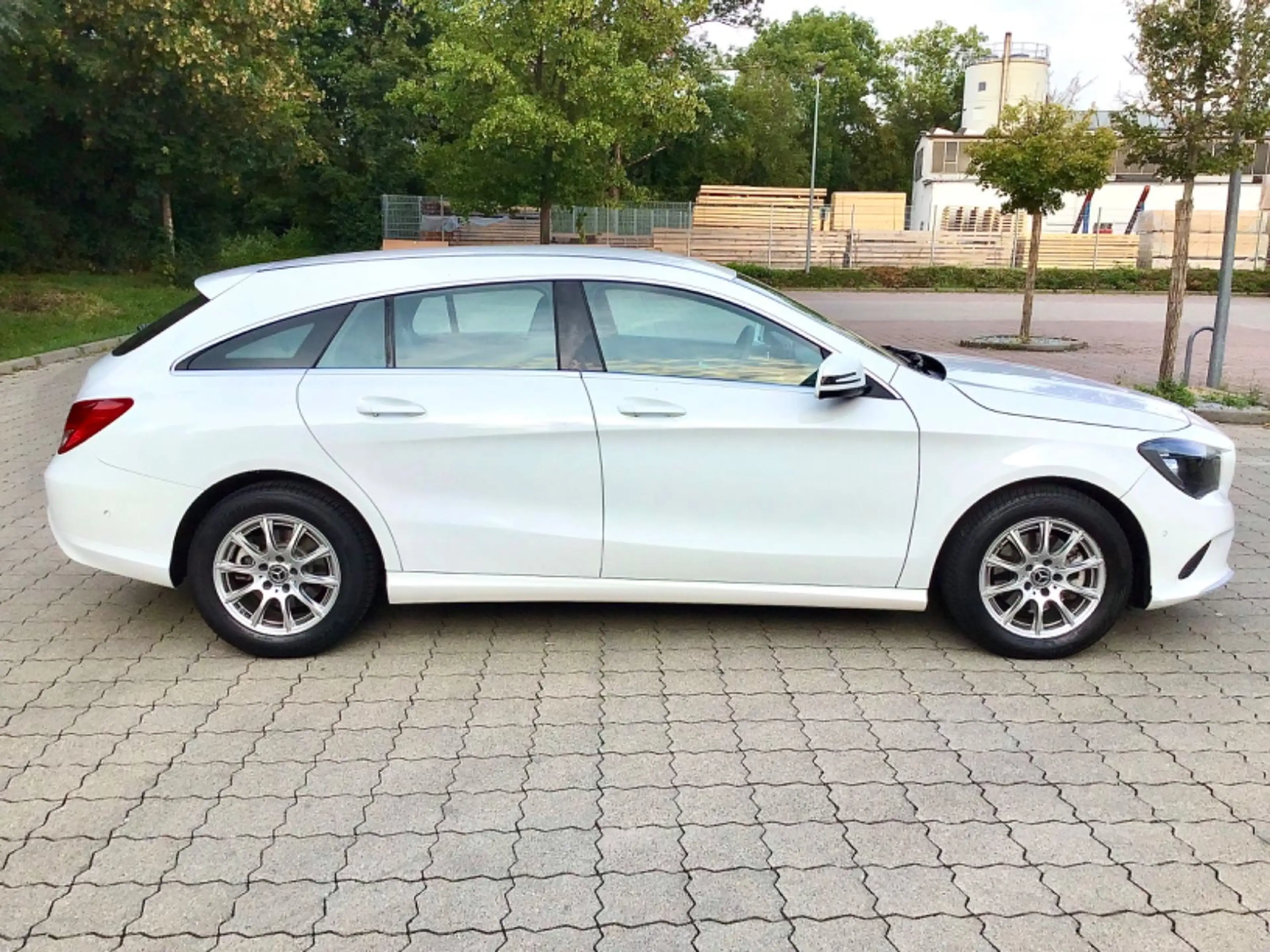 Mercedes-Benz CLA 200 CLA 200d Sh.Brake Aut. NAVI/PDC/AHK/SHZ-TÜV NEU! — photo 4