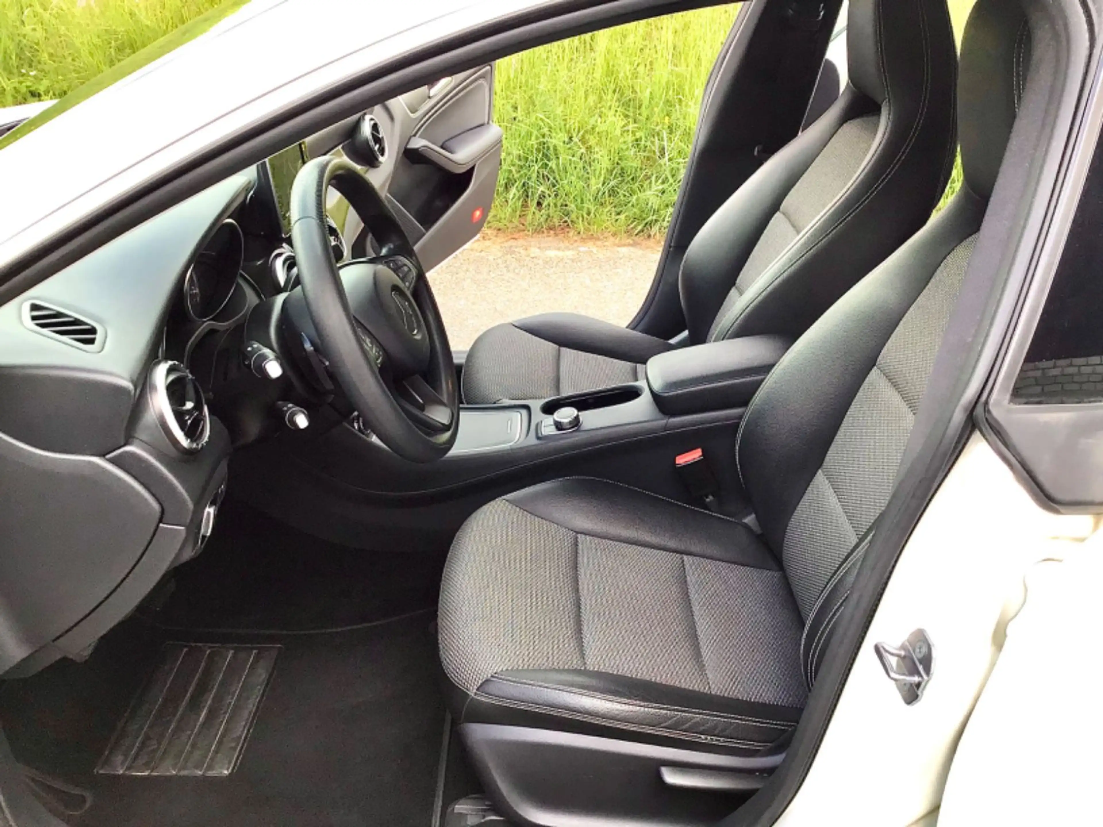 Mercedes-Benz CLA 200 CLA 200d Sh.Brake Aut. NAVI/PDC/AHK/SHZ-TÜV NEU! — photo 9