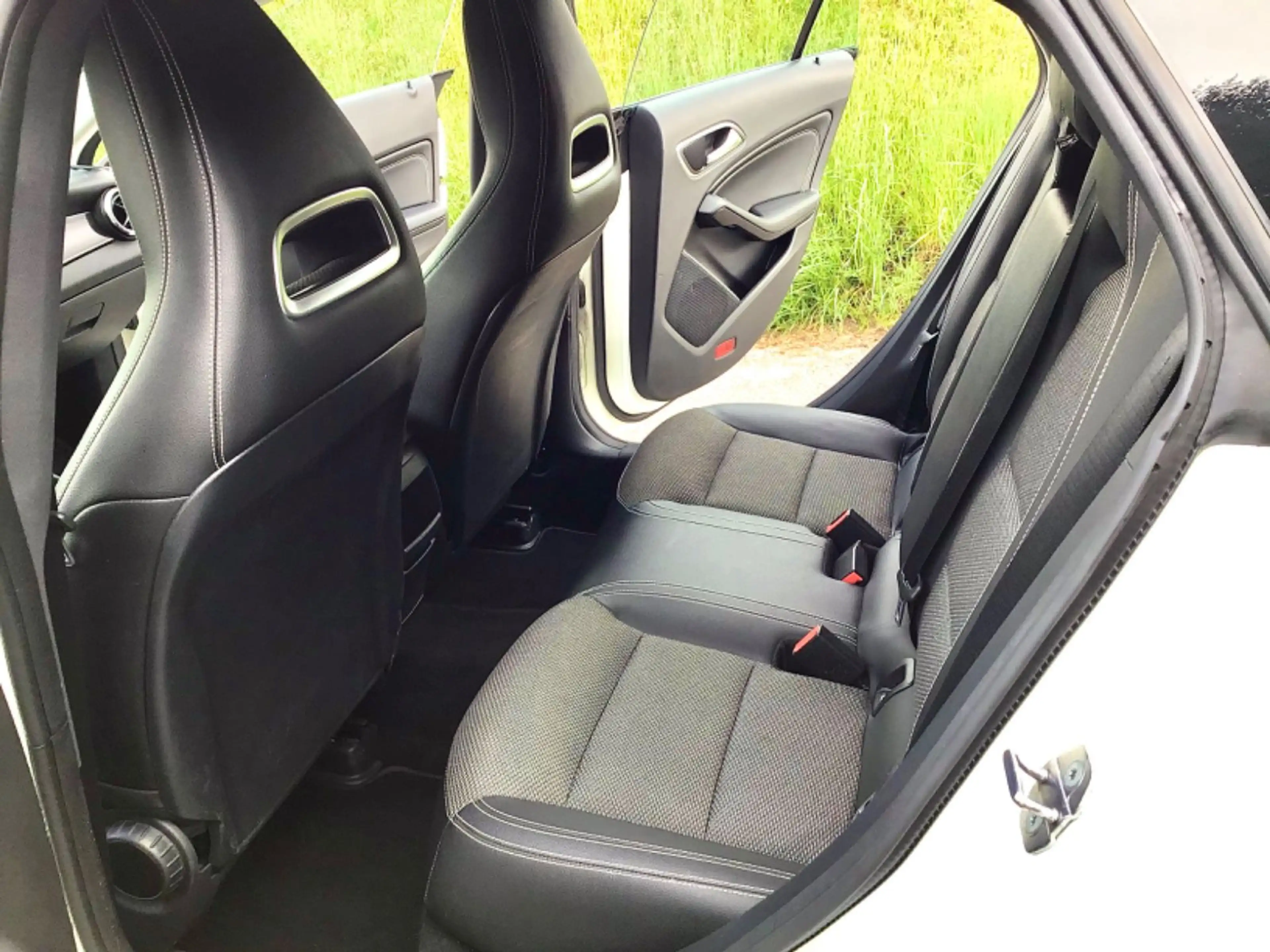 Mercedes-Benz CLA 200 CLA 200d Sh.Brake Aut. NAVI/PDC/AHK/SHZ-TÜV NEU! — photo 12
