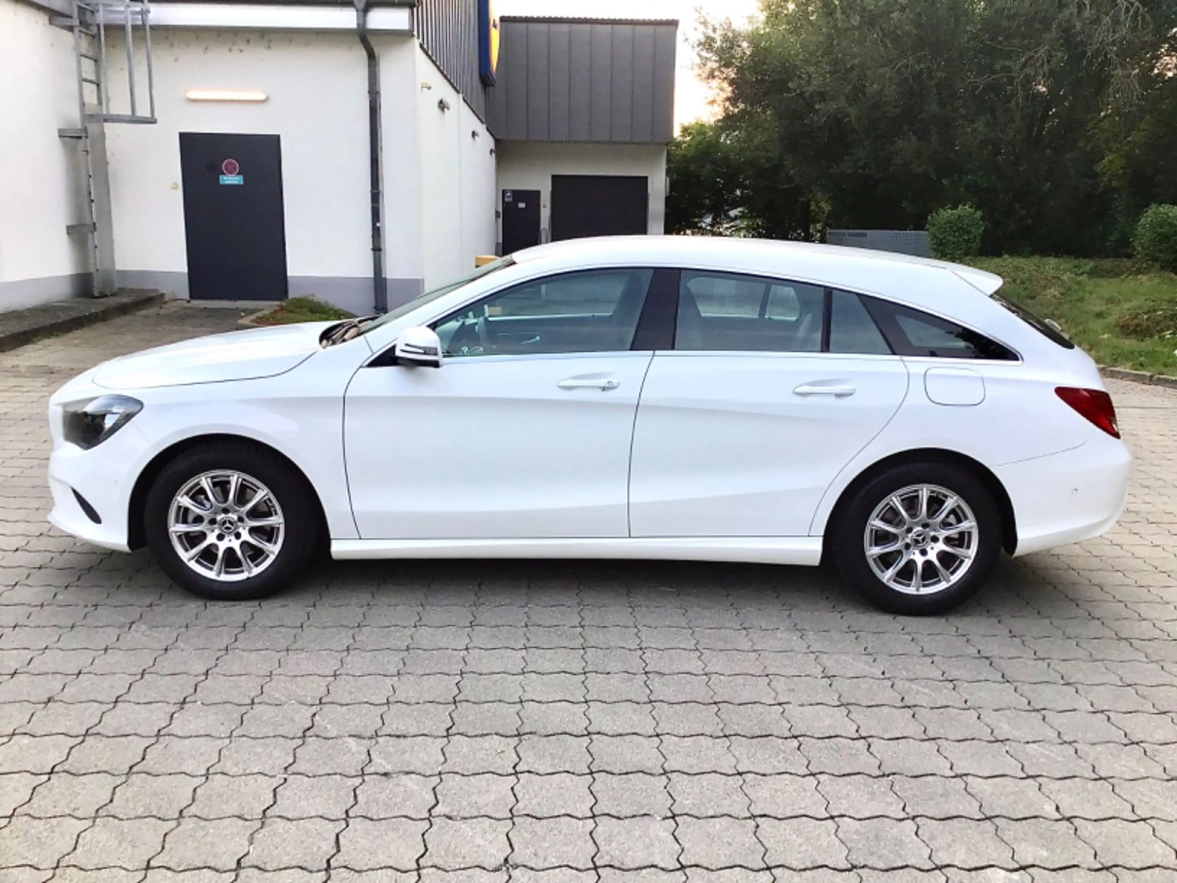 Mercedes-Benz CLA 200 CLA 200d Sh.Brake Aut. NAVI/PDC/AHK/SHZ-TÜV NEU! — photo 8
