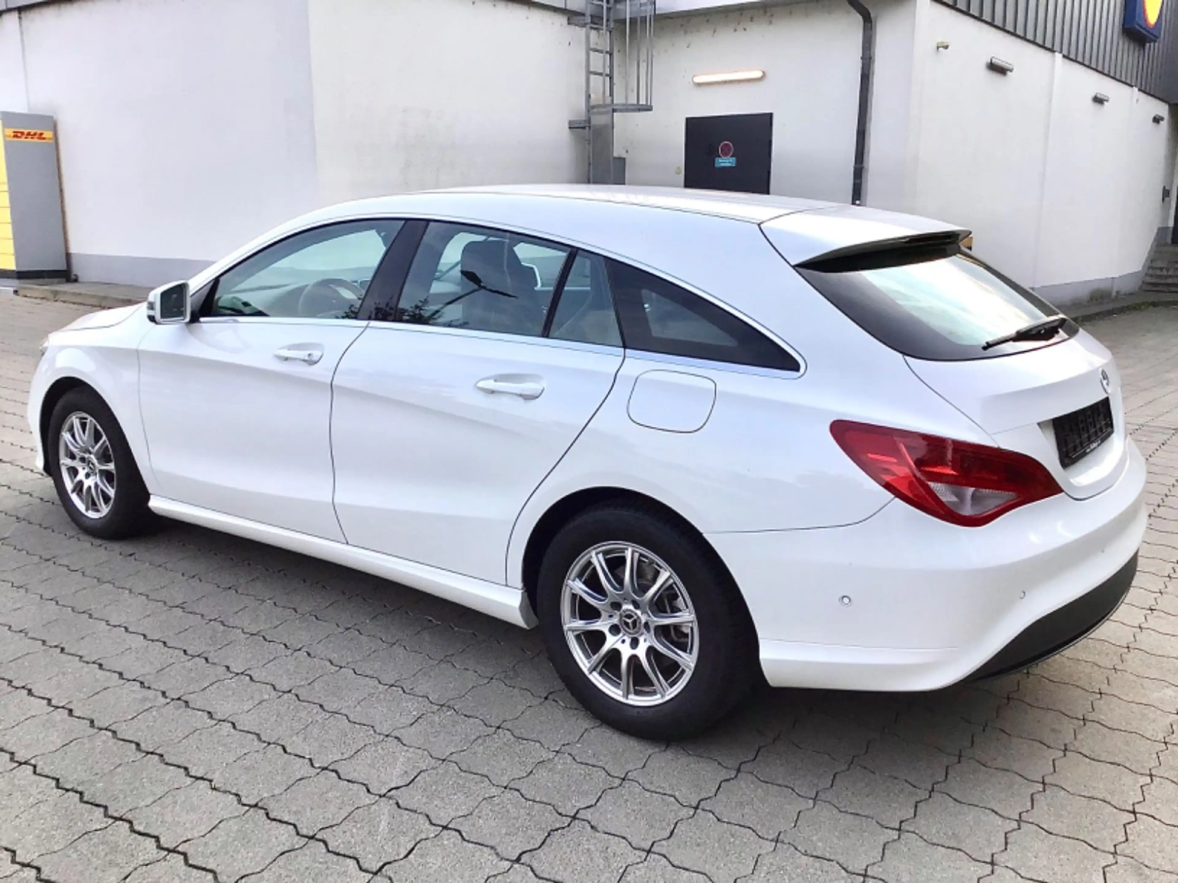 Mercedes-Benz CLA 200 CLA 200d Sh.Brake Aut. NAVI/PDC/AHK/SHZ-TÜV NEU! — photo 2