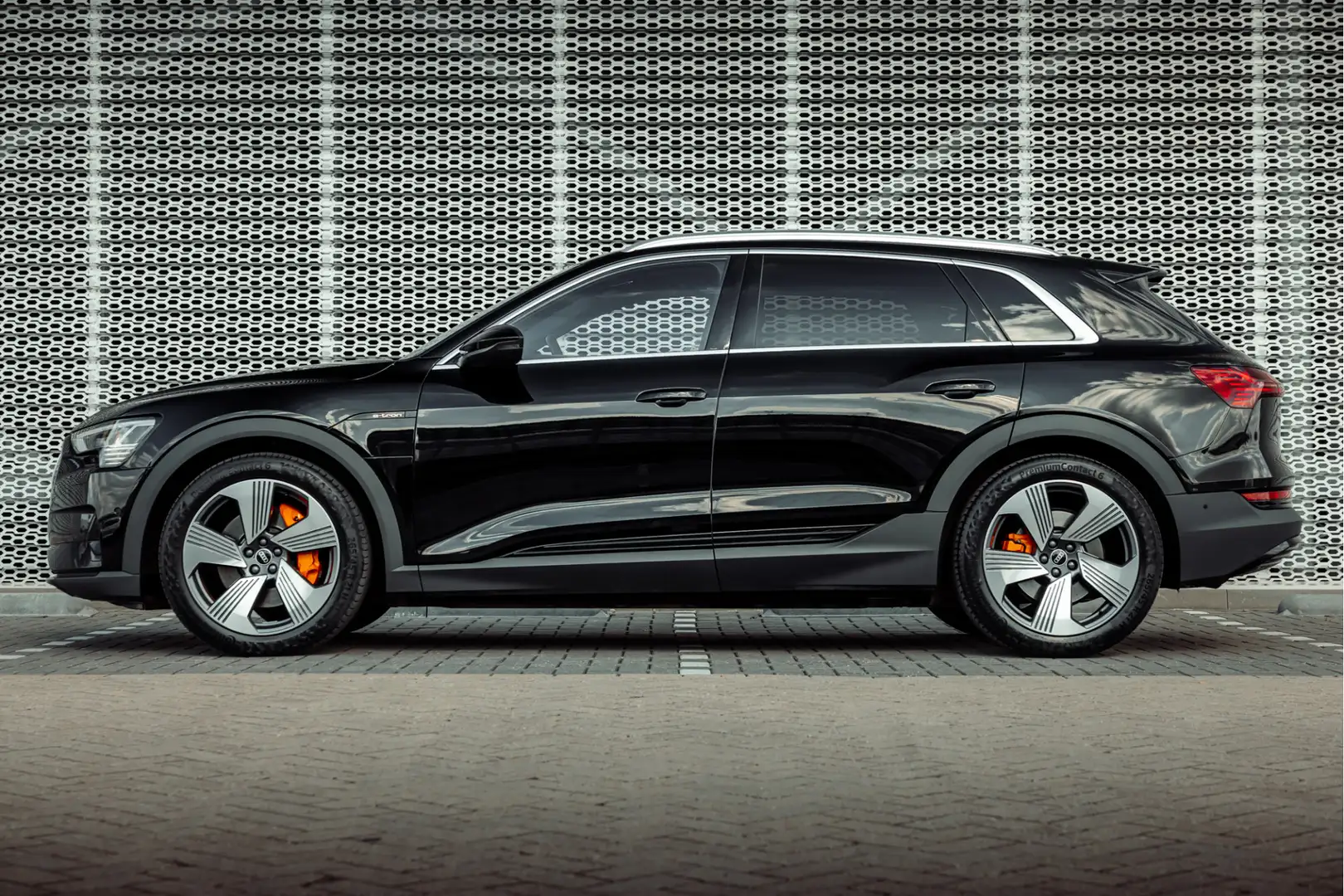 Audi e-tron 50 quattro S Line 71 kWh | Panoramadak | Stoelverw Schwarz - 2