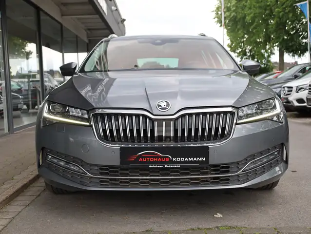 Skoda Superb view 4