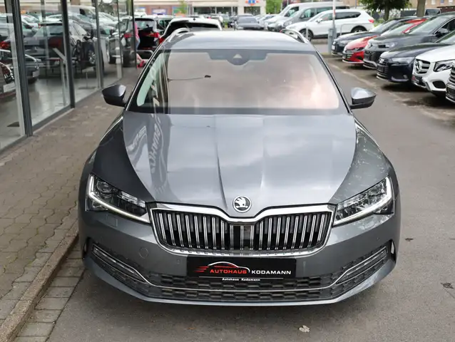 Skoda Superb view 3