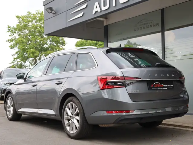 Skoda Superb view 8