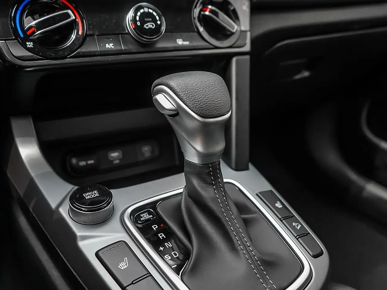 Kia Seltos снимка Kia Seltos