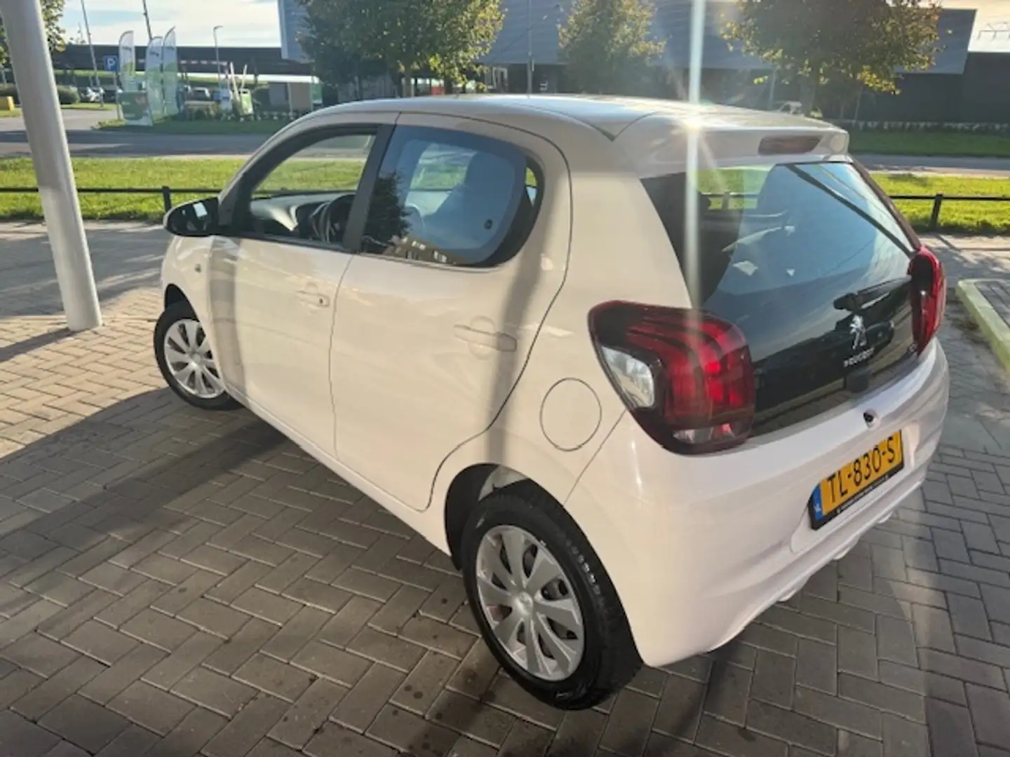 Peugeot 108 1.0 e-VTi ACTIVE 5-DRS + AIRCO/LED Wit - 2