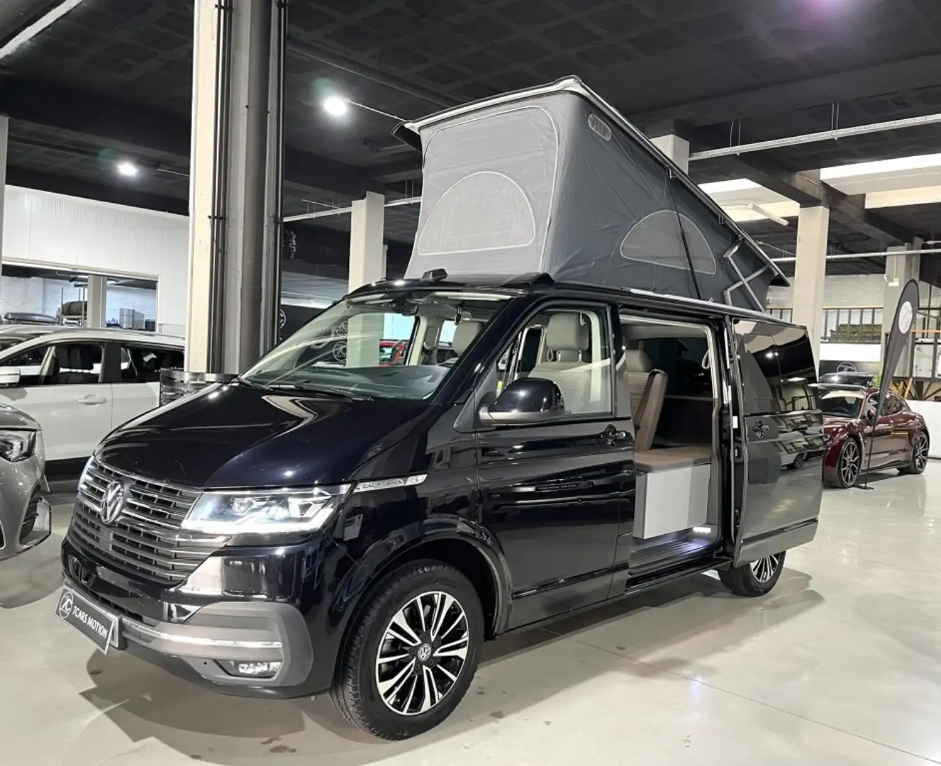 Volkswagen T6 California 2.0TDI BMT Beach Tour DSG 146kW Zwart - 1