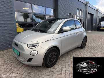 Giorgio Armani 42 kWh 118 PK Airco Navi Pano Leder