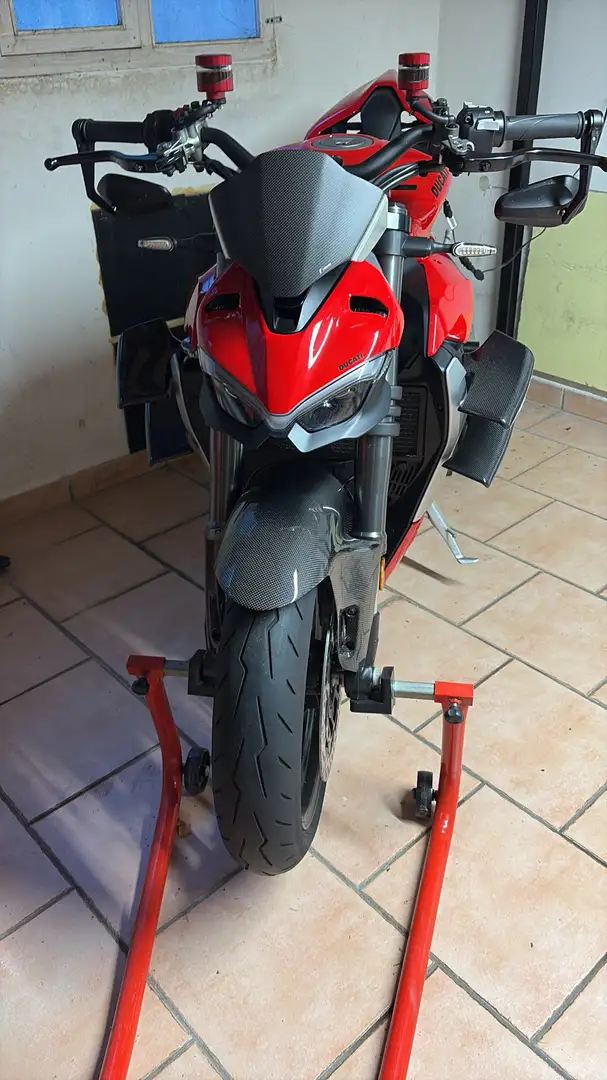 Ducati Streetfighter v2 - 1