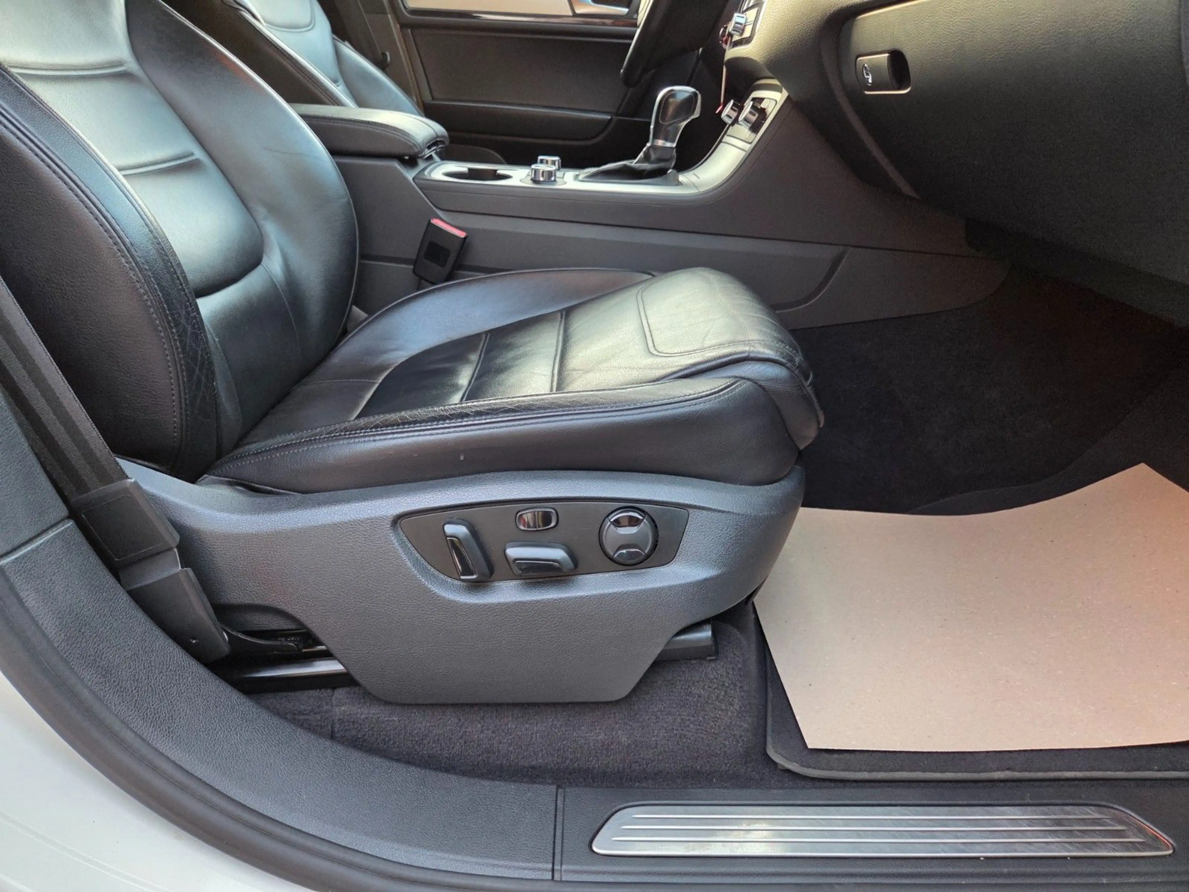 Volkswagen Touareg V6 TDI BMT +STANDHZG+AHK+KAMERA+ — photo 17