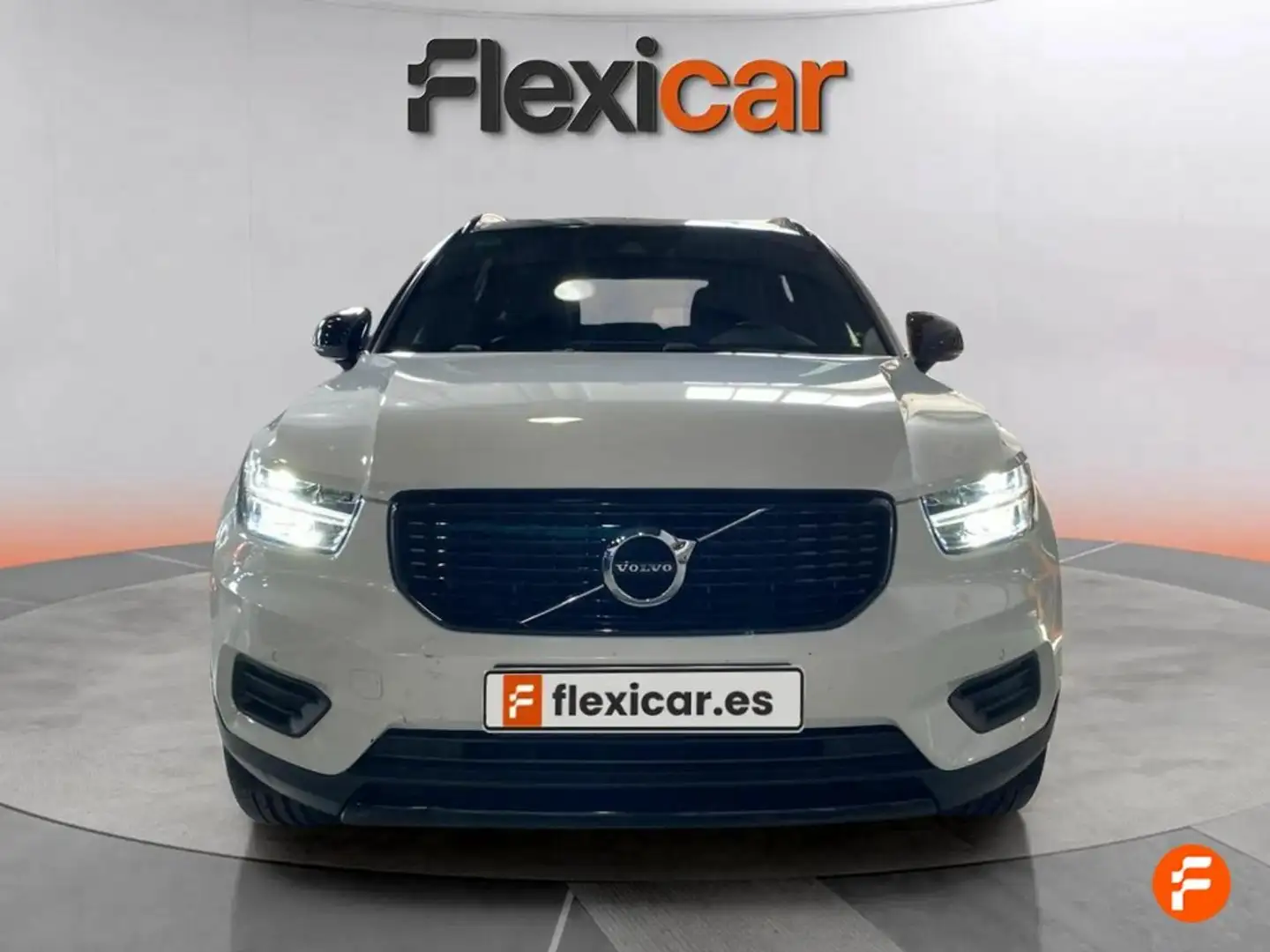 Volvo XC40 2.0 D3 AWD R-Design Auto Amarillo - 2