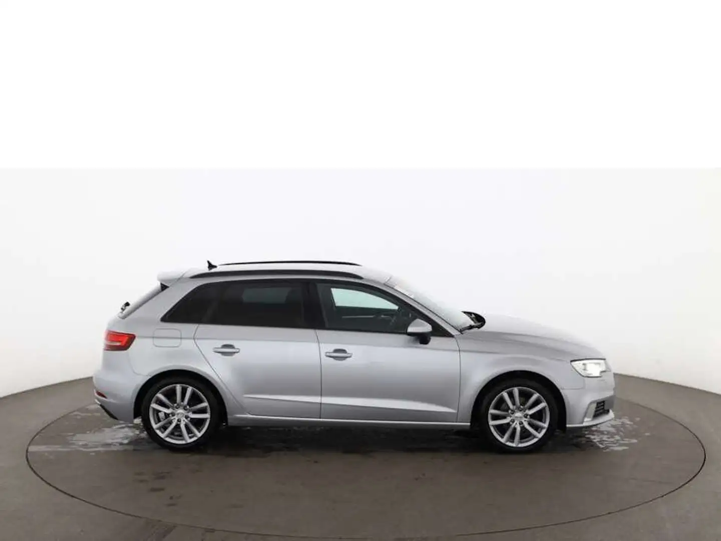 Audi A3 Sportback 30 TFSI Aut XENON NAVI SITZHZG TEMP Argent - 2