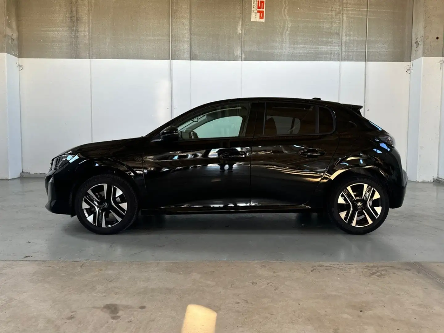 Peugeot 208 Allure PureTech 100 S/S Schwarz - 2
