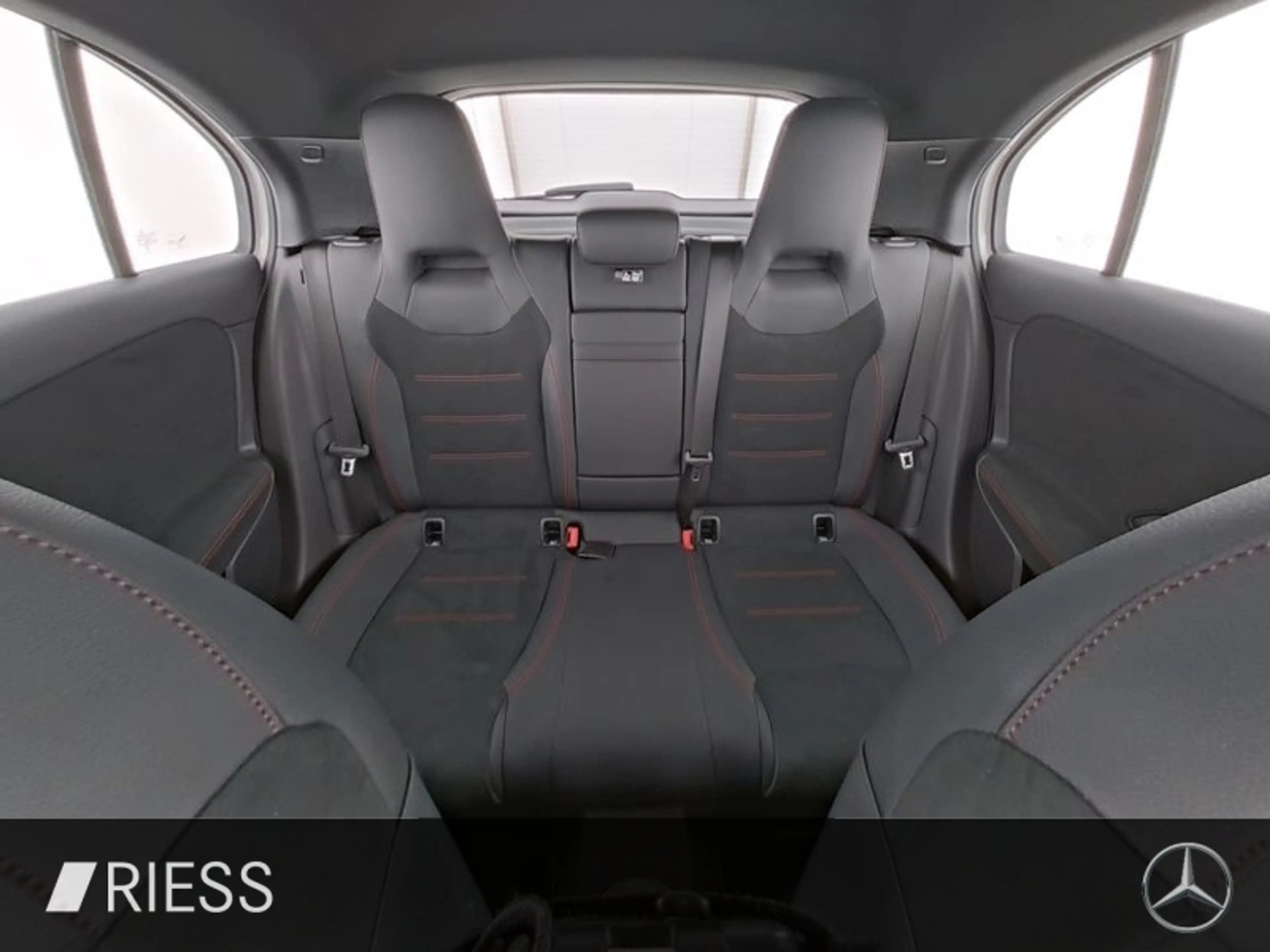 Mercedes-Benz A 220 d AMG Sport Distr Pano Keyl 360 18" — photo 8