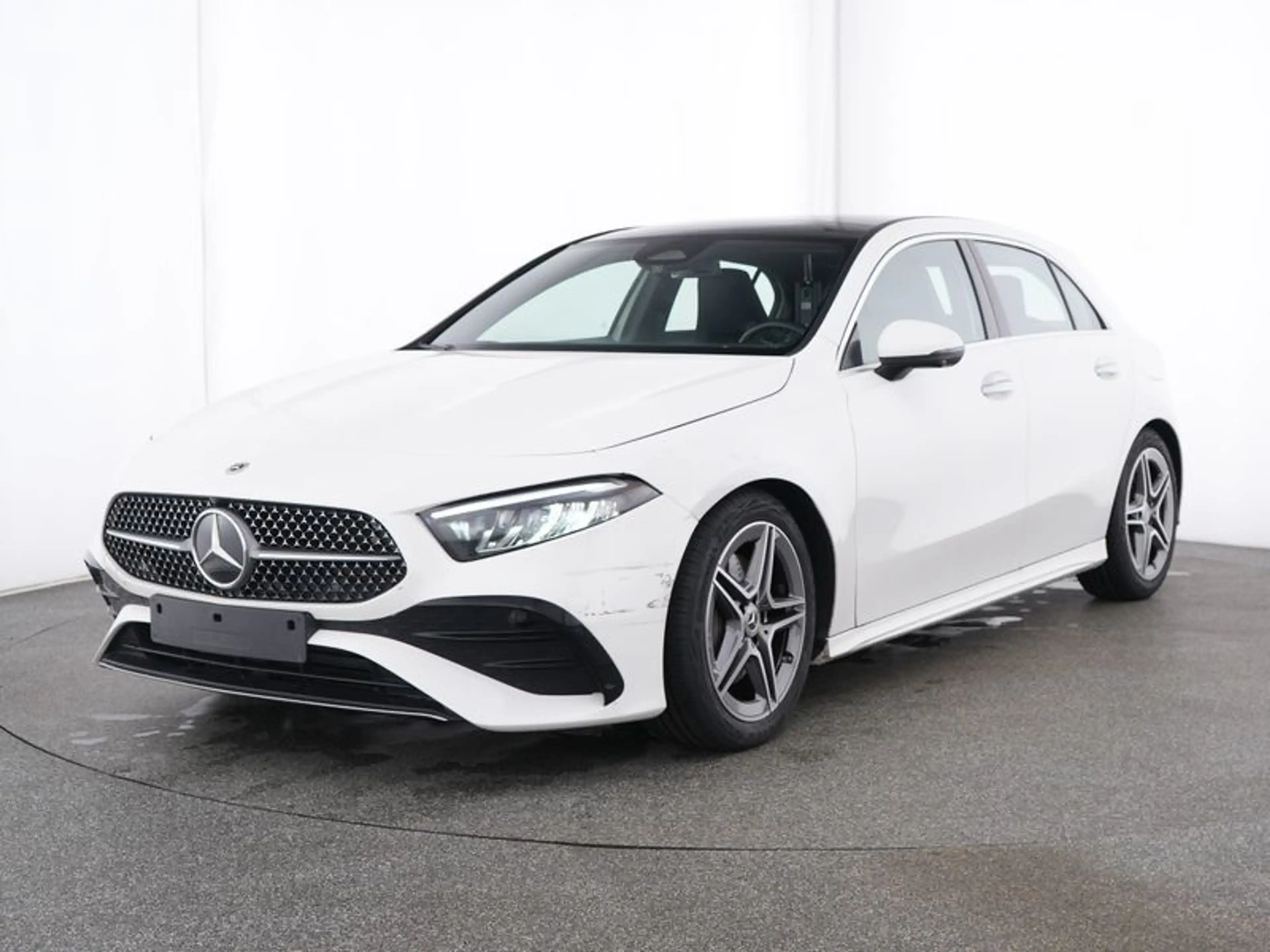 Mercedes-Benz A 220 d AMG Sport Distr Pano Keyl 360 18" — photo 2