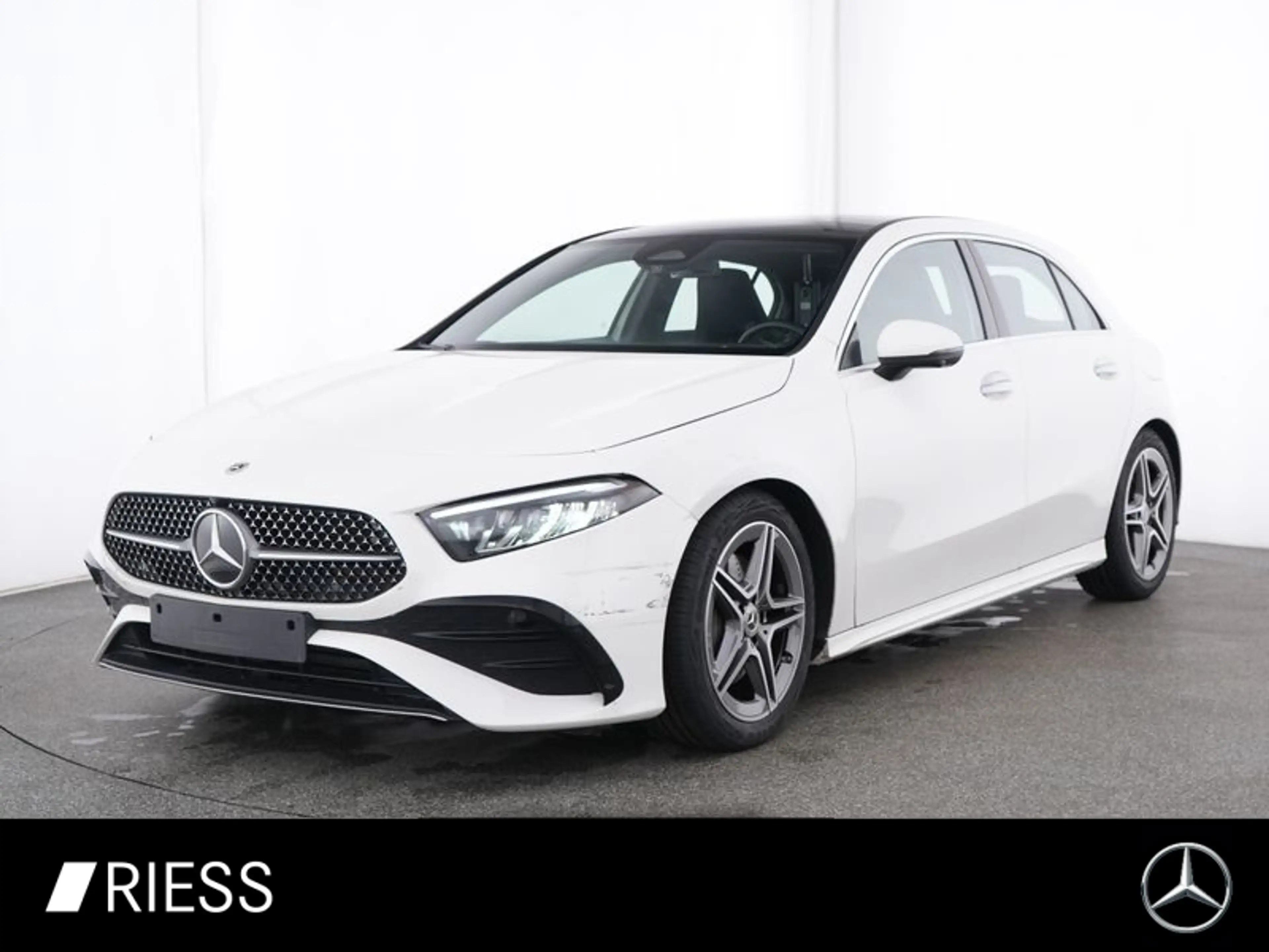 Mercedes-Benz A 220 d AMG Sport Distr Pano Keyl 360 18"