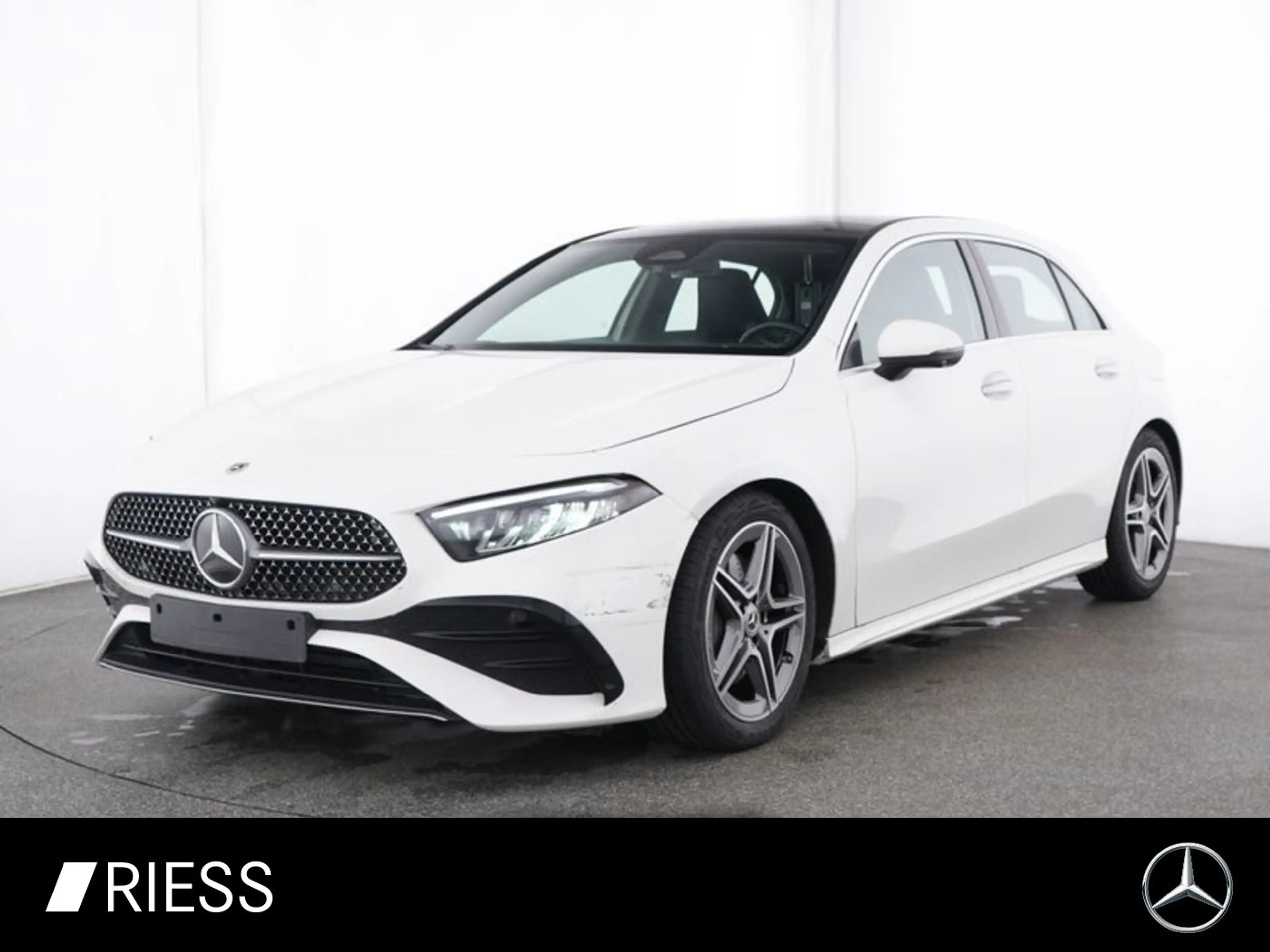 Mercedes-Benz A 220 d AMG Sport Distr Pano Keyl 360 18"