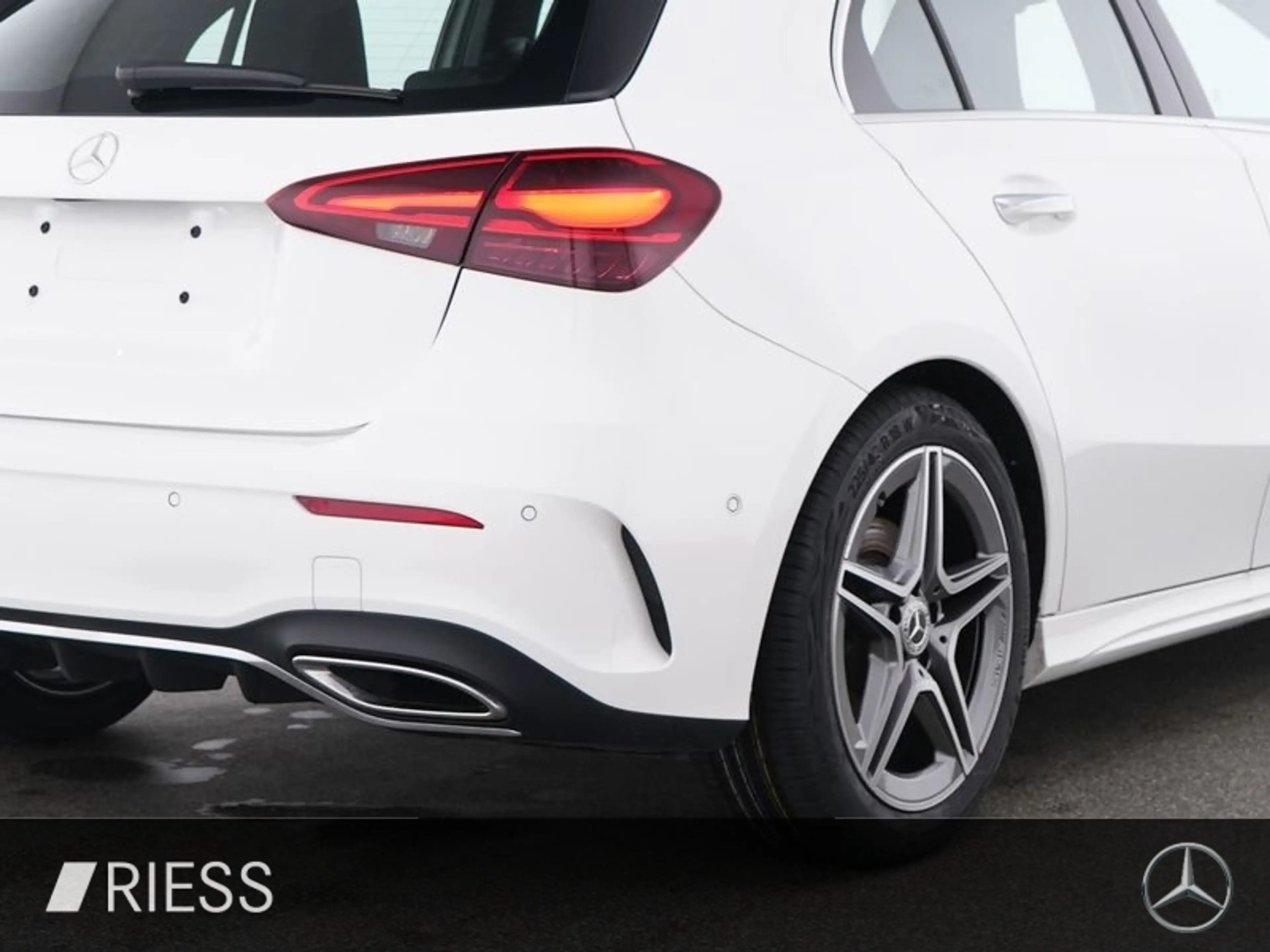 Mercedes-Benz A 220 d AMG Sport Distr Pano Keyl 360 18" — photo 5