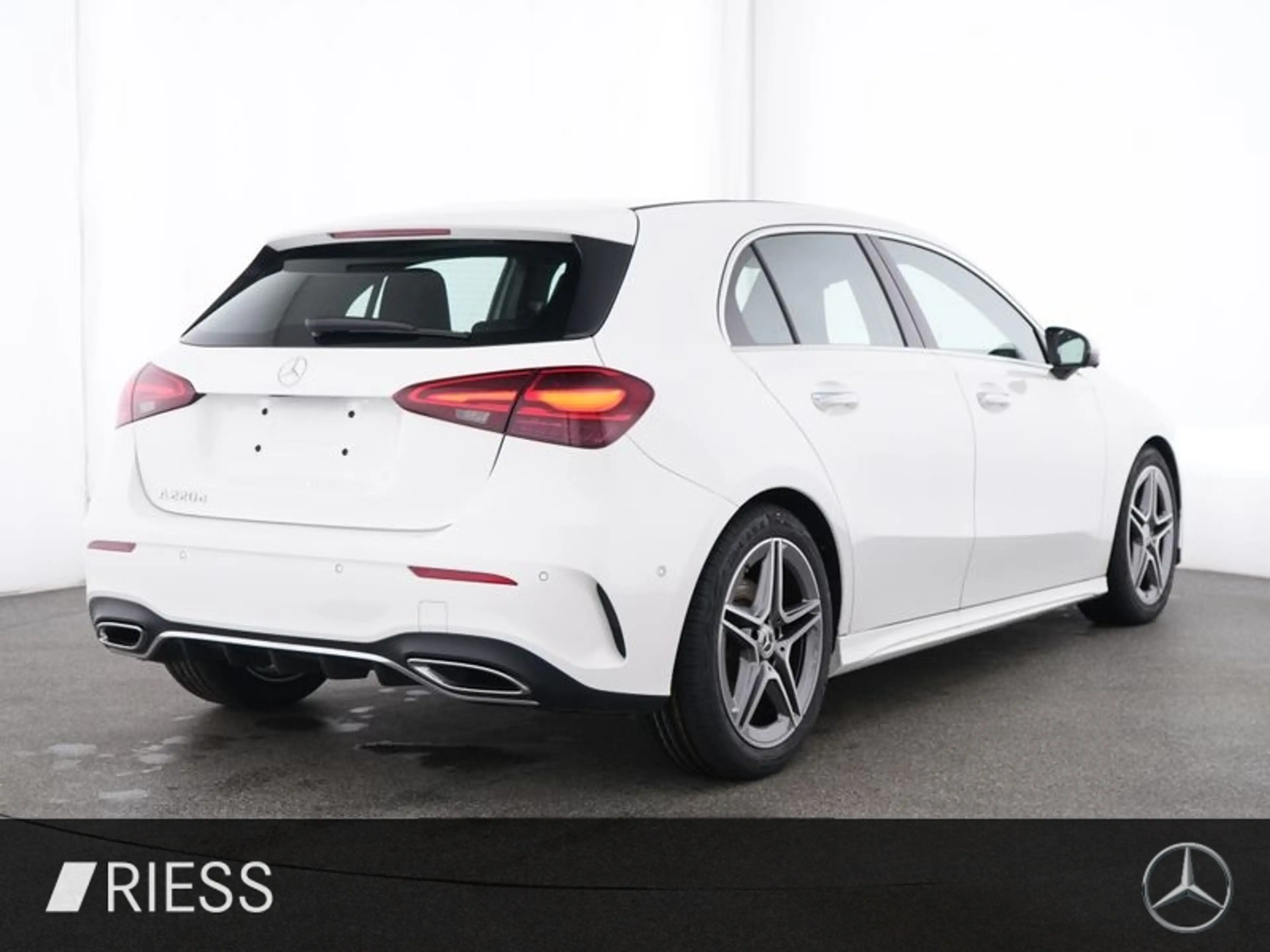 Mercedes-Benz A 220 d AMG Sport Distr Pano Keyl 360 18" — photo 3