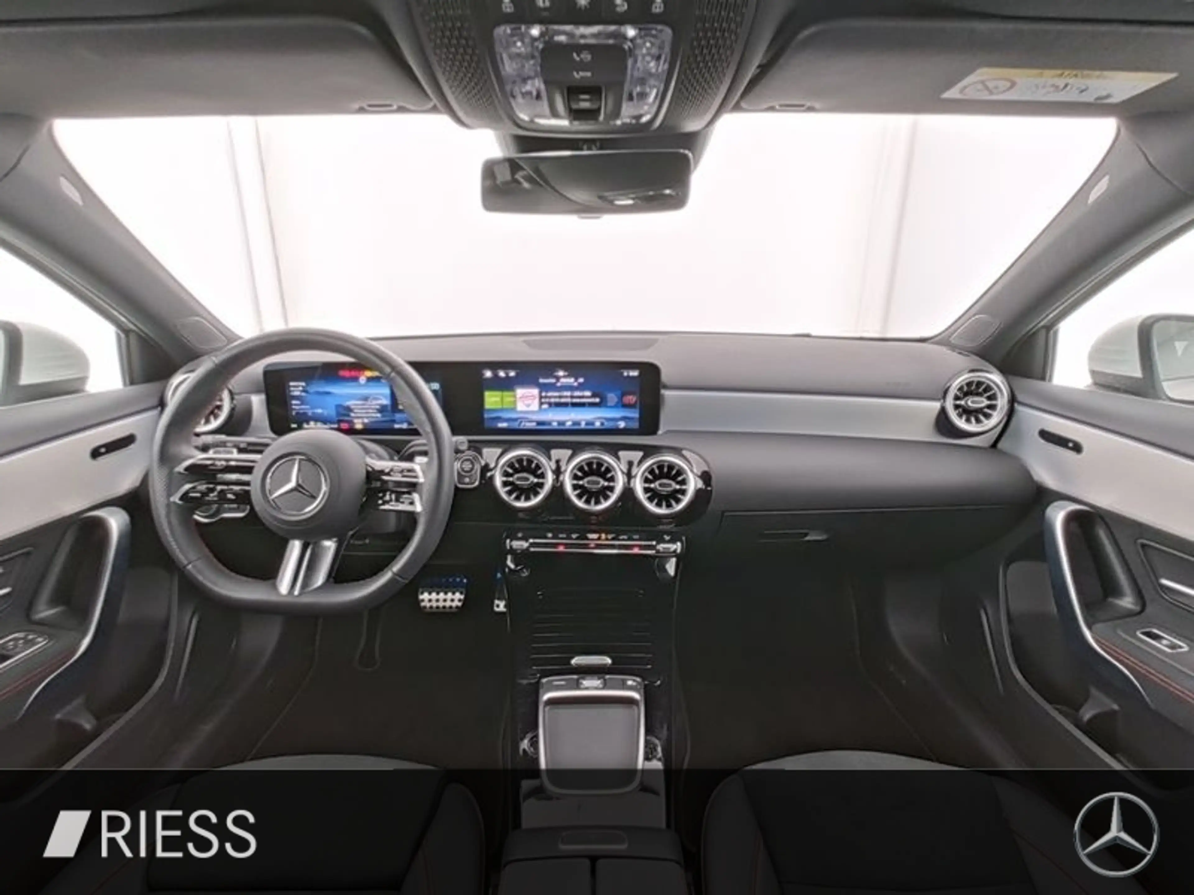 Mercedes-Benz A 220 d AMG Sport Distr Pano Keyl 360 18" — photo 7
