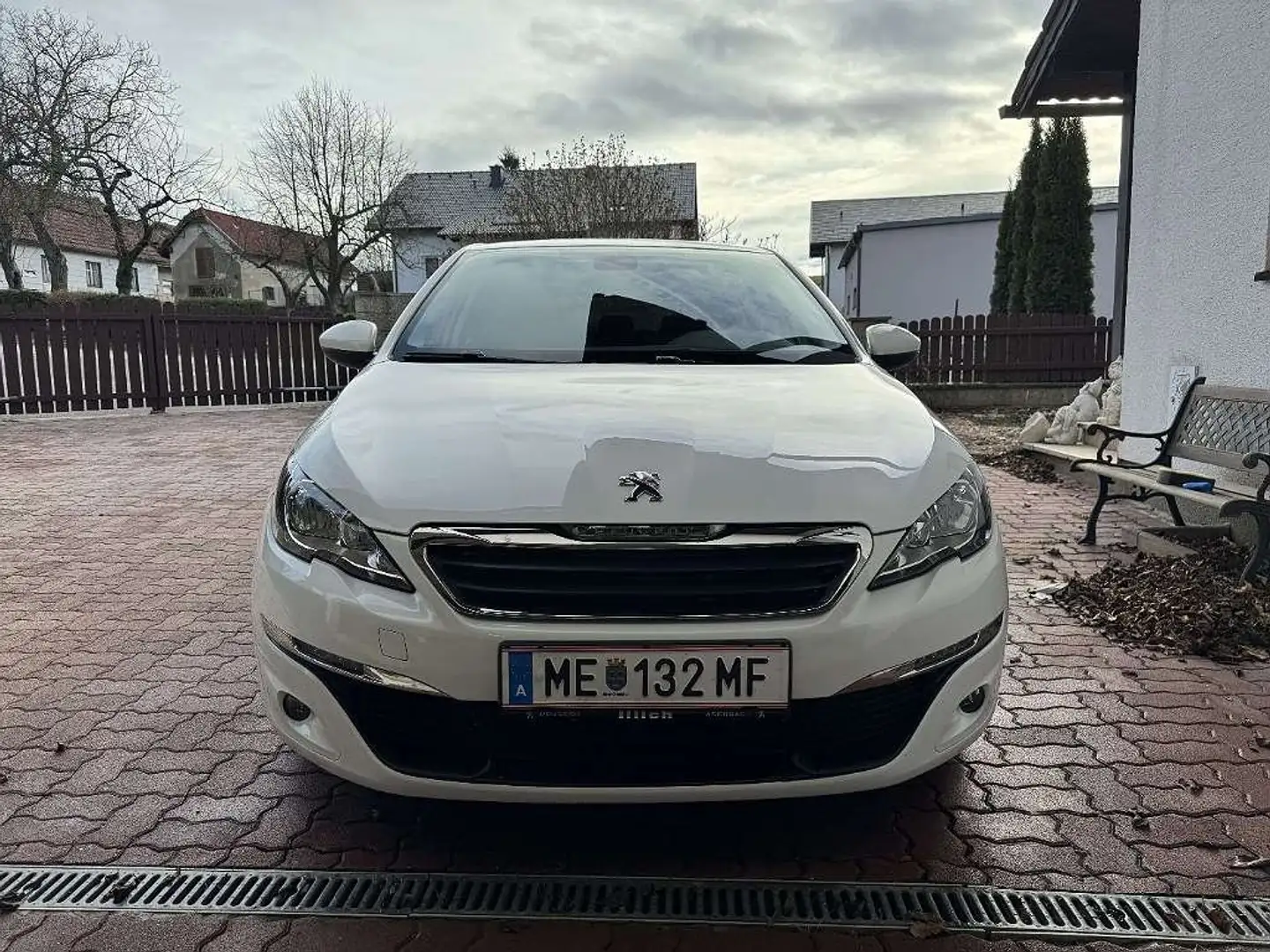 Peugeot 308 308 SW 1,2 PureTech 110 Style S Weiß - 1