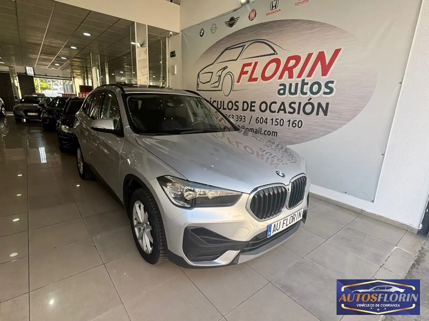 BMW X1 sDrive 18dA Gris - 1