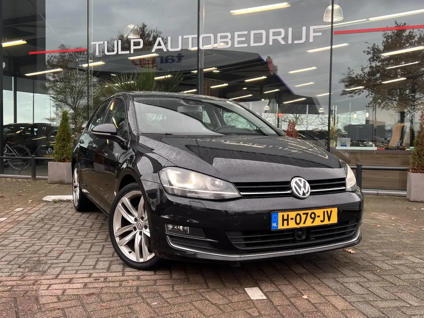Volkswagen Golf 1.4 TSI ACT Highline 5Drs Automaat Pano Xenon Schwarz - 2