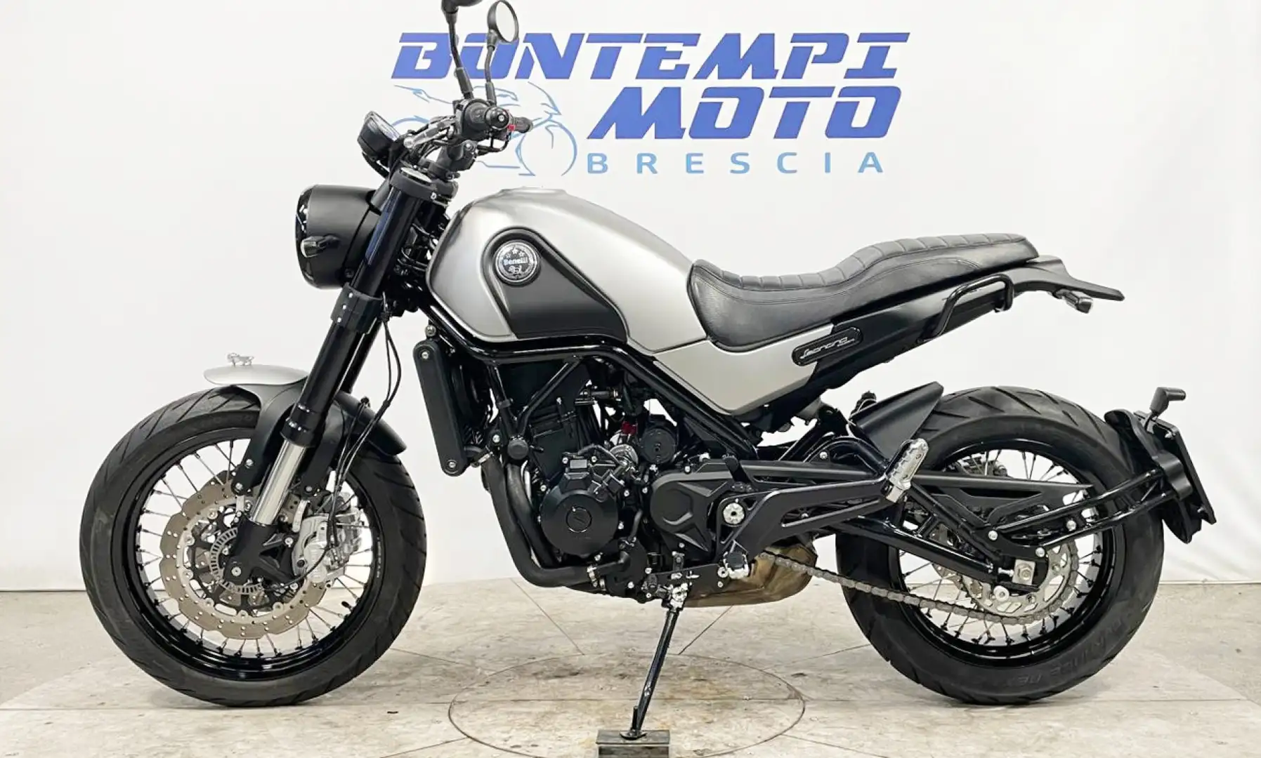 Benelli Leoncino 500 2021 - KM. 15000 Argento - 2