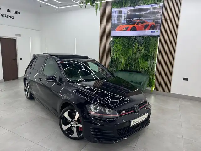 Volkswagen Golf GTI 2.0 TSI Performance DSG 230
