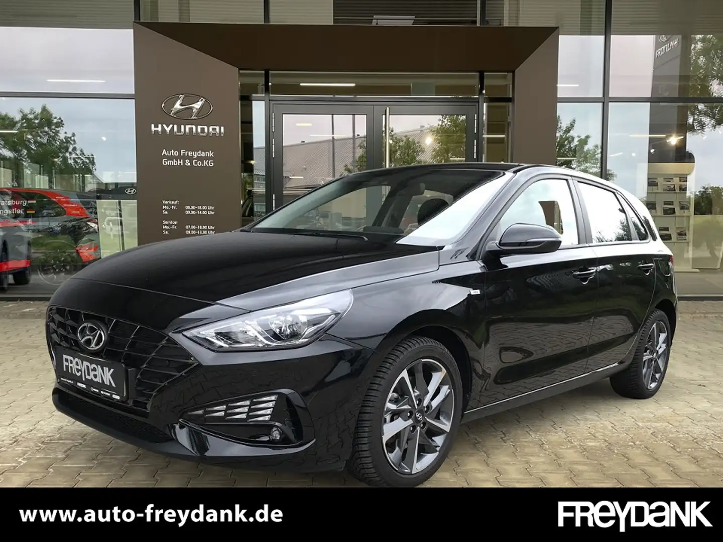 Hyundai i30 FL 5-Türer (MJ23) 1.5 TGDI M/T (48V) TREND Navi-Pa Schwarz - 1
