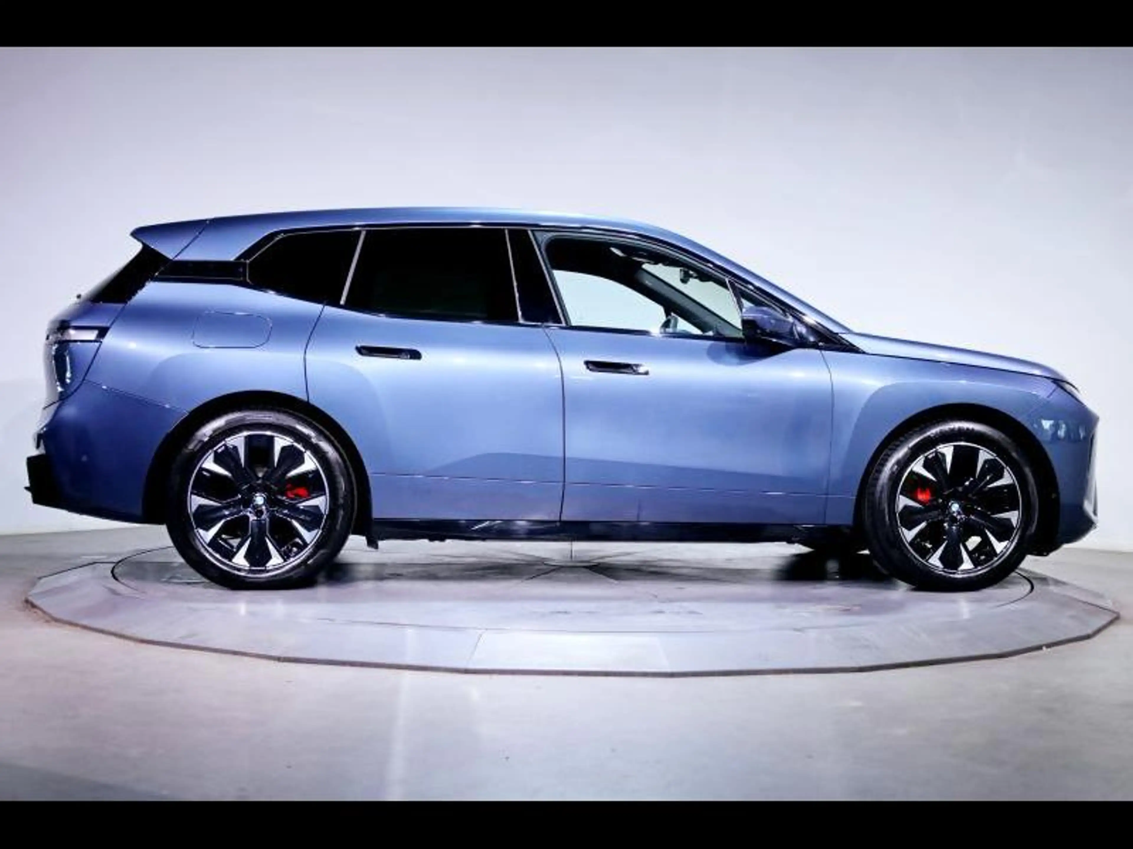BMW iX xDrive45 Kit M Sport — photo 3