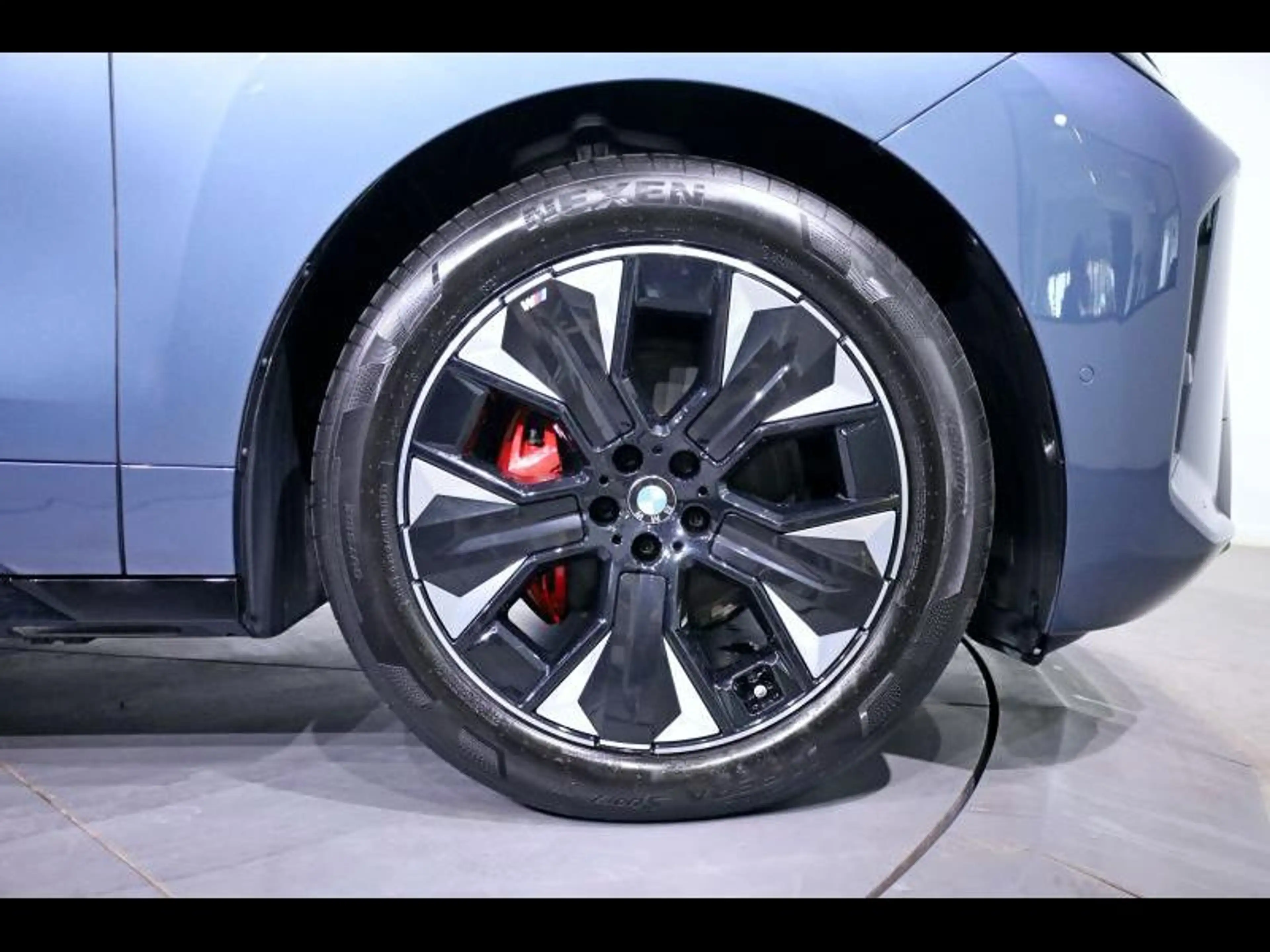 BMW iX xDrive45 Kit M Sport — photo 8